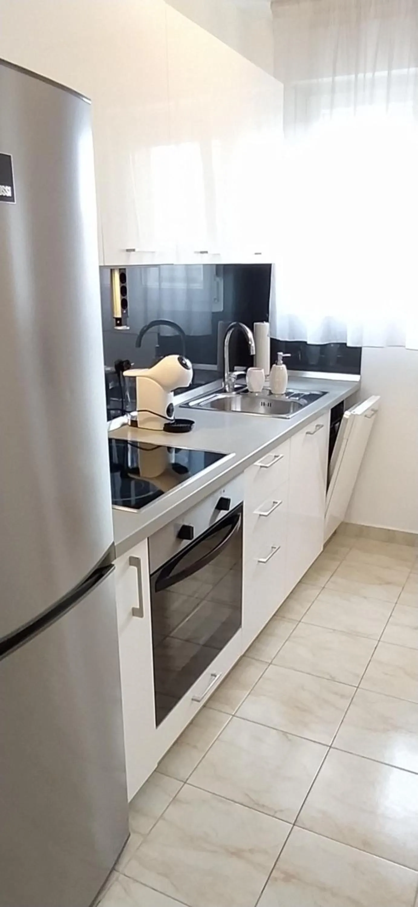 Kitchen or kitchenette in Happy Dreams Apartment near the beach and old town