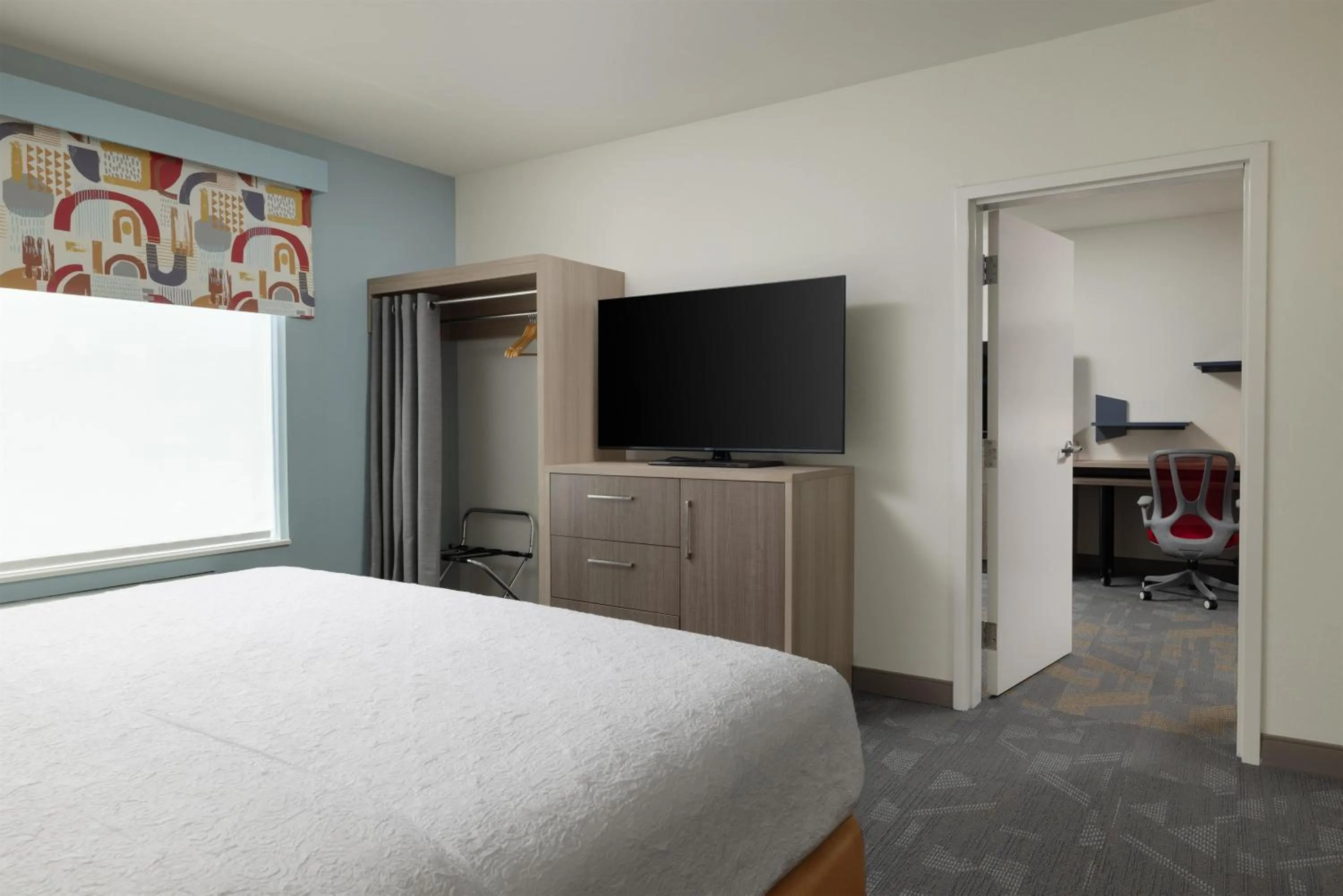 Bed in Home2 Suites By Hilton Cleveland, TN