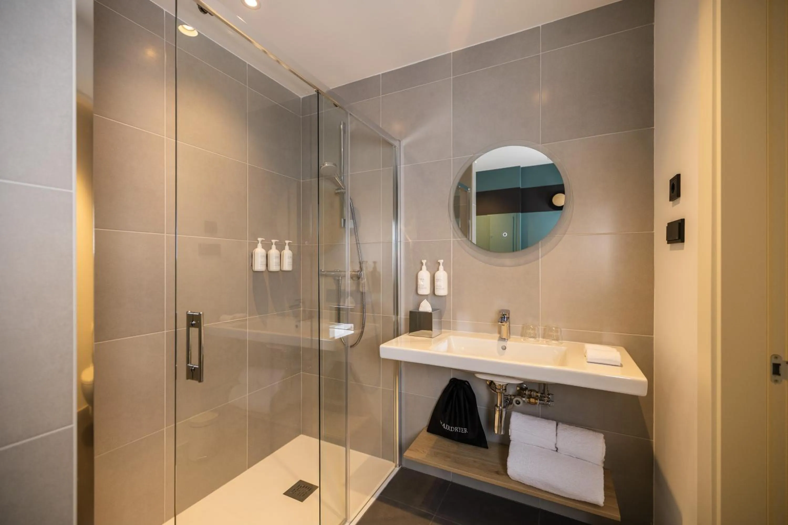 Shower in Spark By Hilton Madrid Alcala