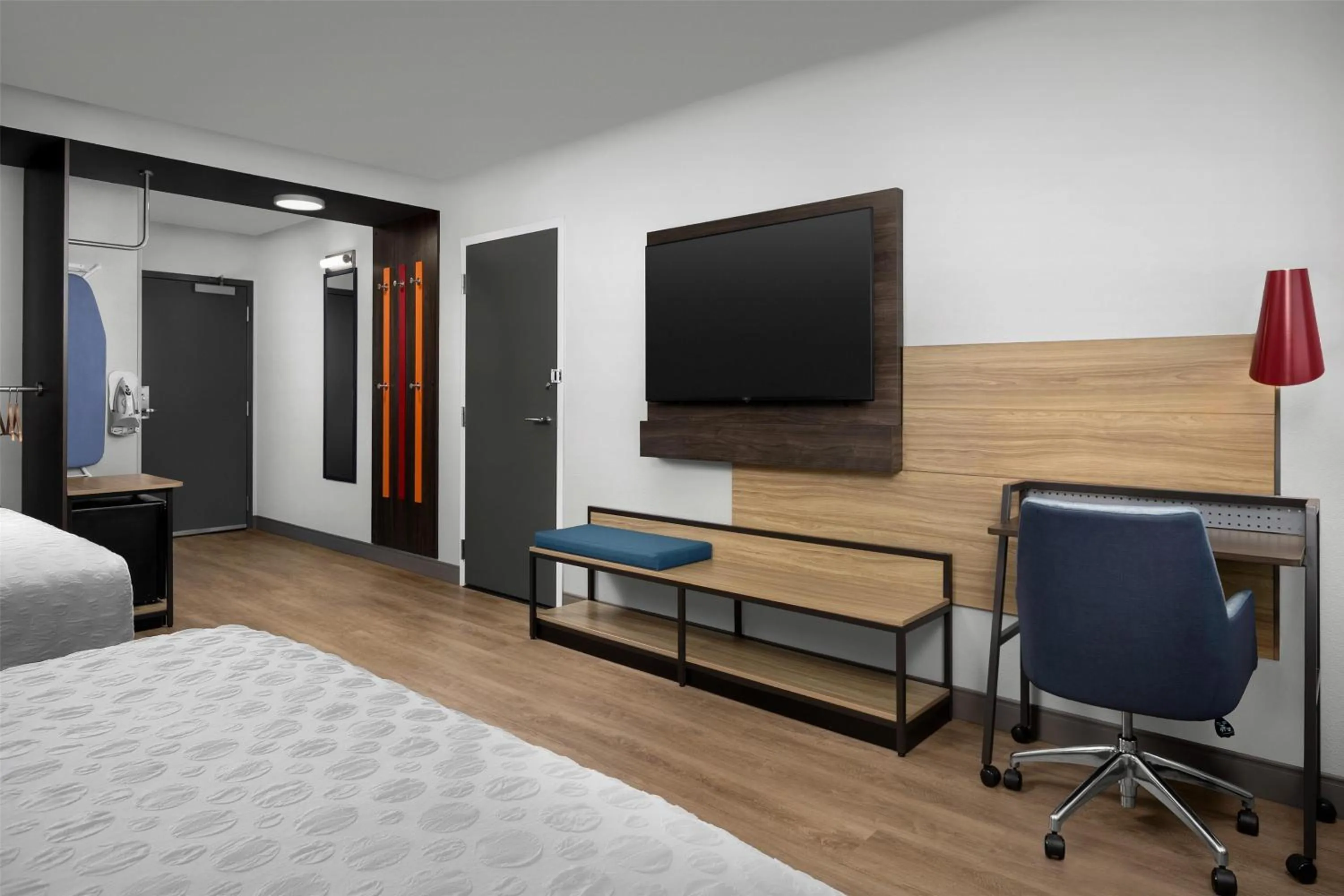 Bedroom, Bed in Tru By Hilton Joliet Plainfield