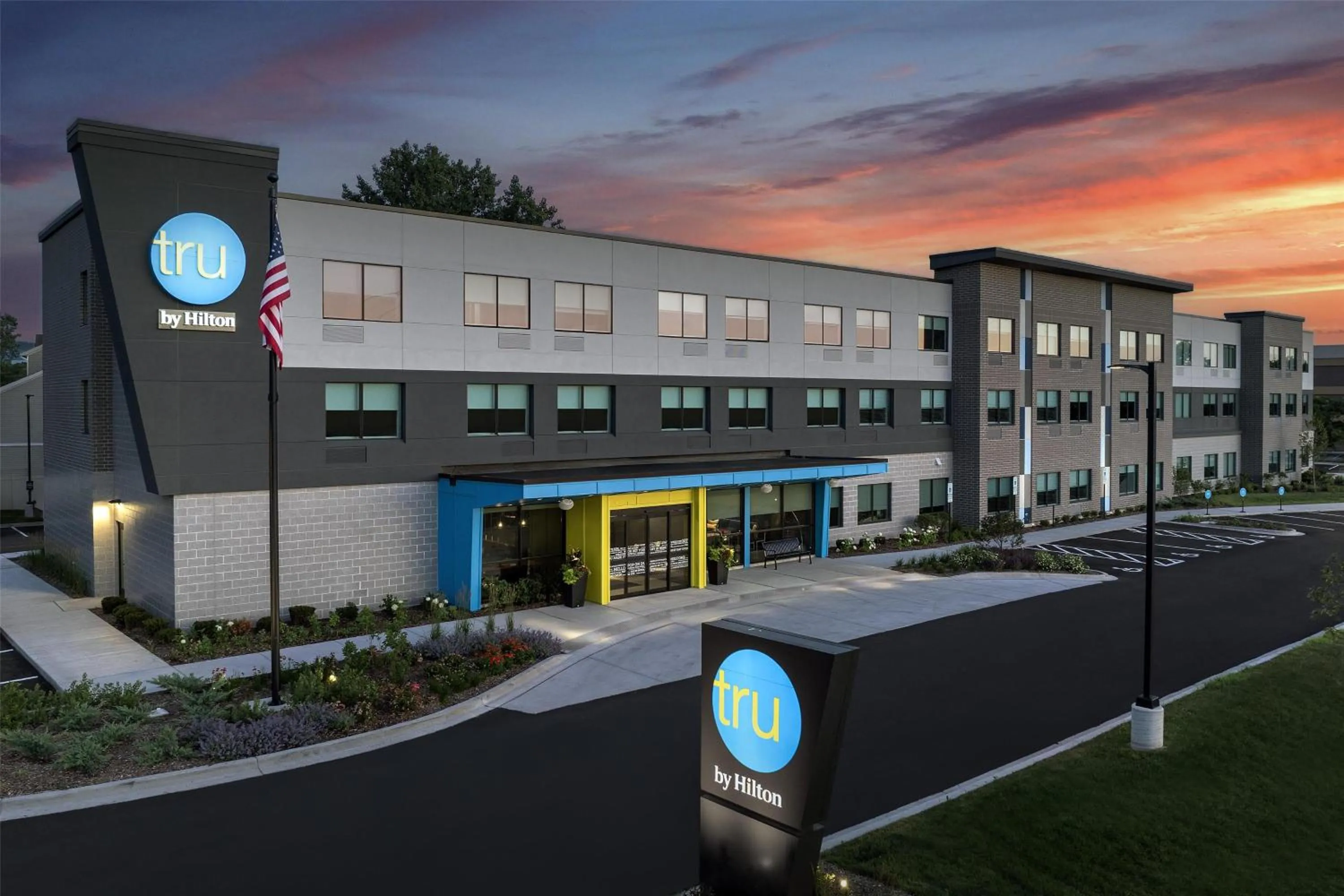 Property building in Tru By Hilton Joliet Plainfield