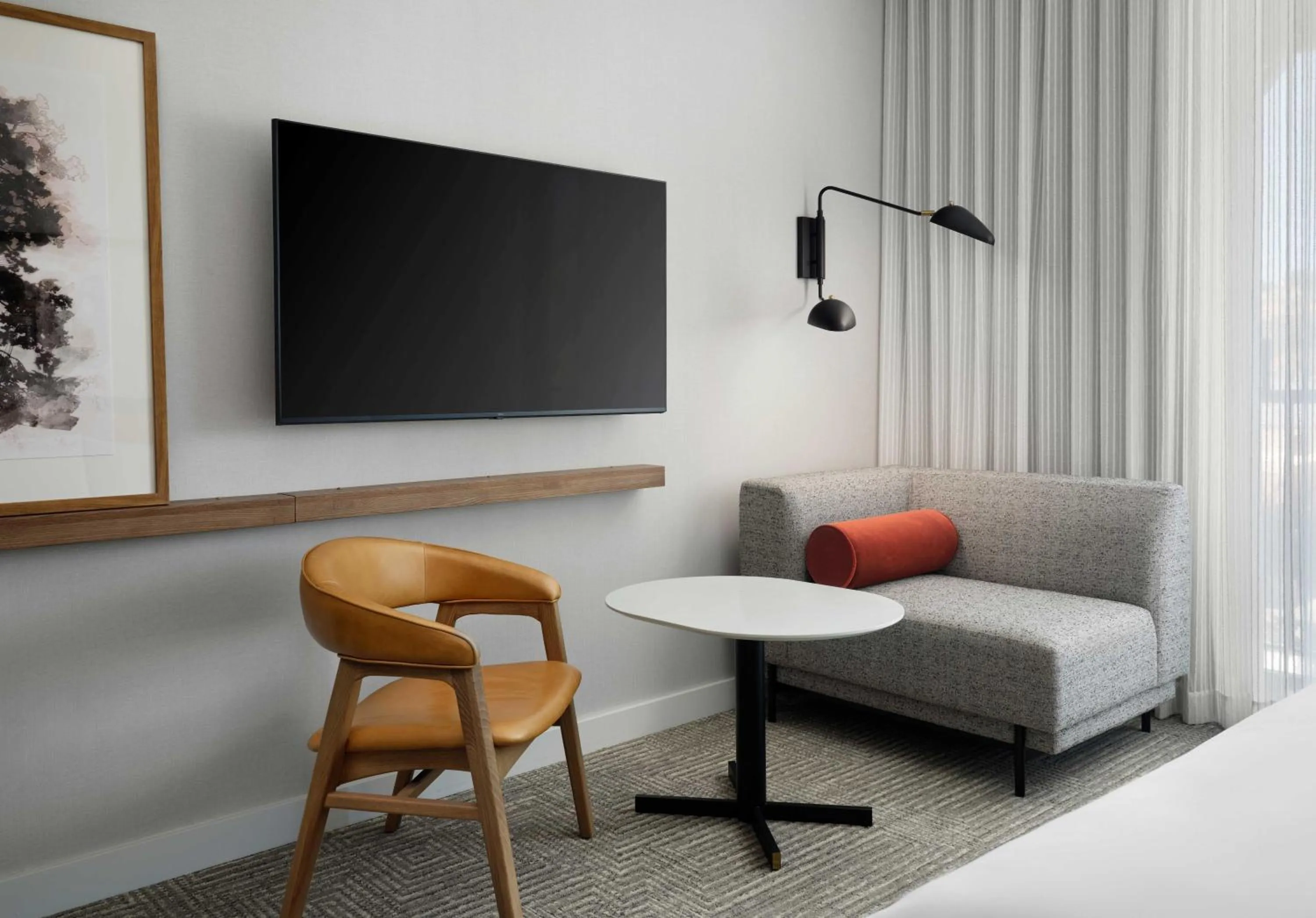 TV and multimedia in The Ava Hotel Paso Robles, Curio Collection By Hilton