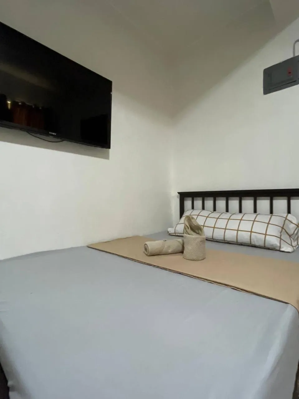 Bed in D and A Transient Inn Taguig