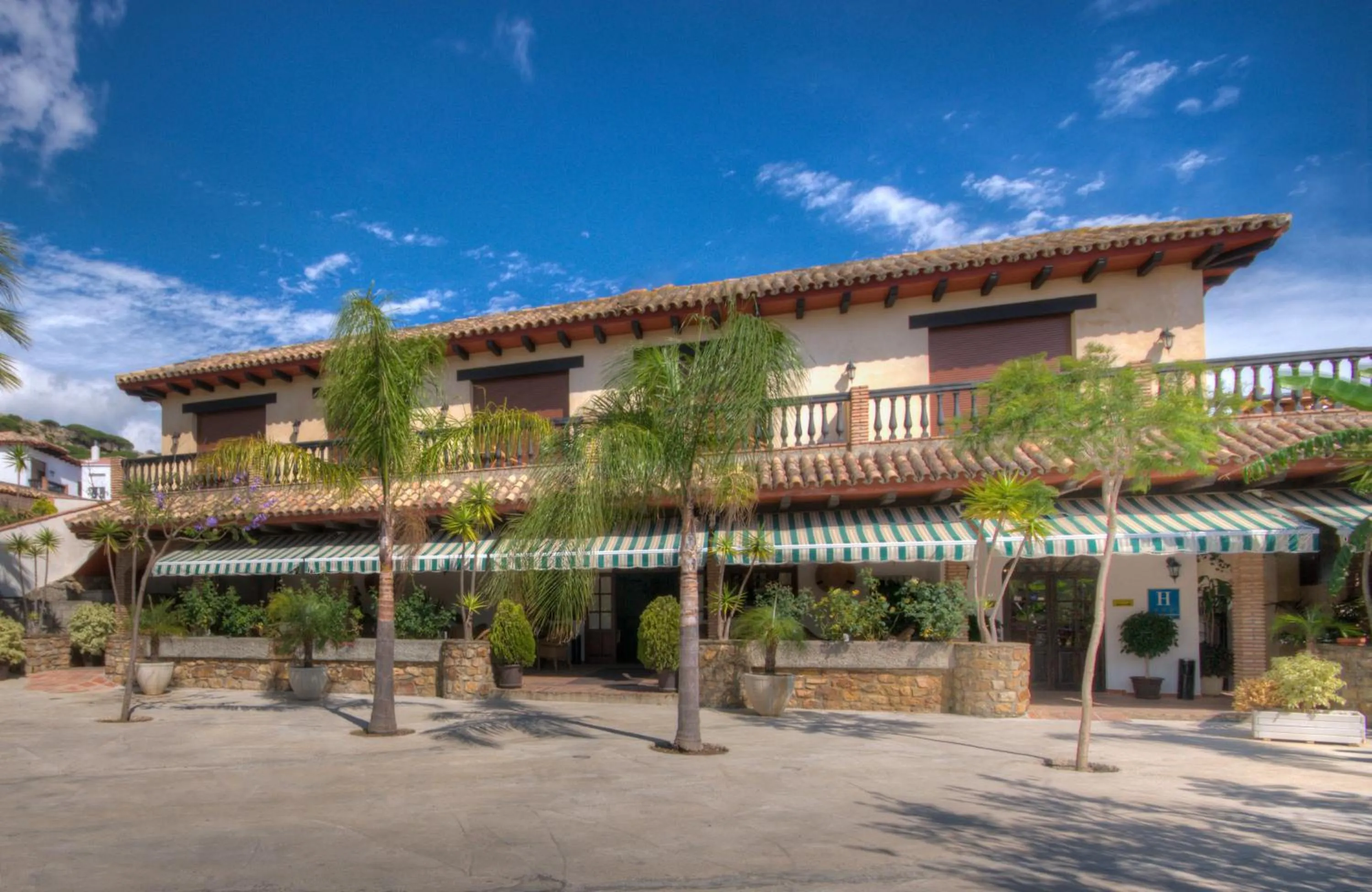 Facade/entrance in Dulce Nombre Hotel - Apartamentos