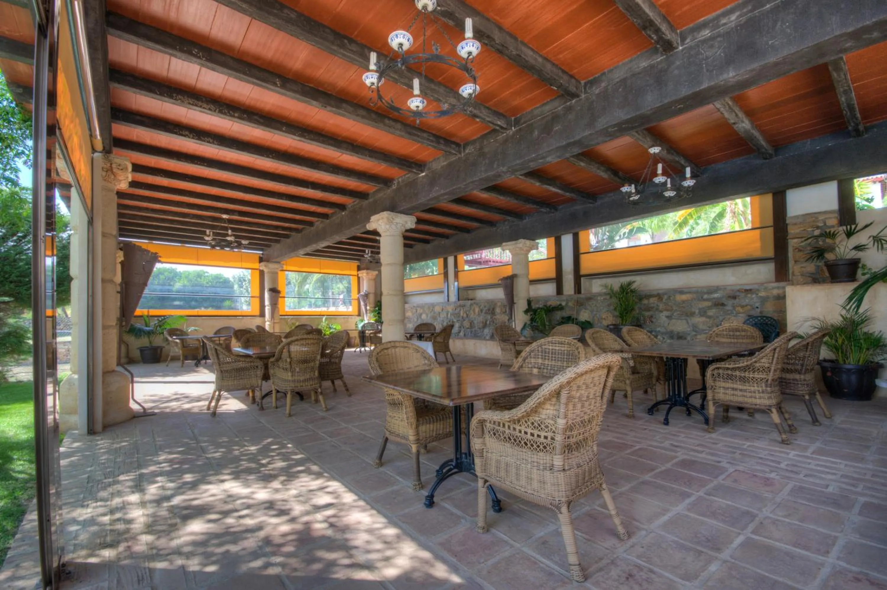 Restaurant/places to eat in Dulce Nombre Hotel - Apartamentos