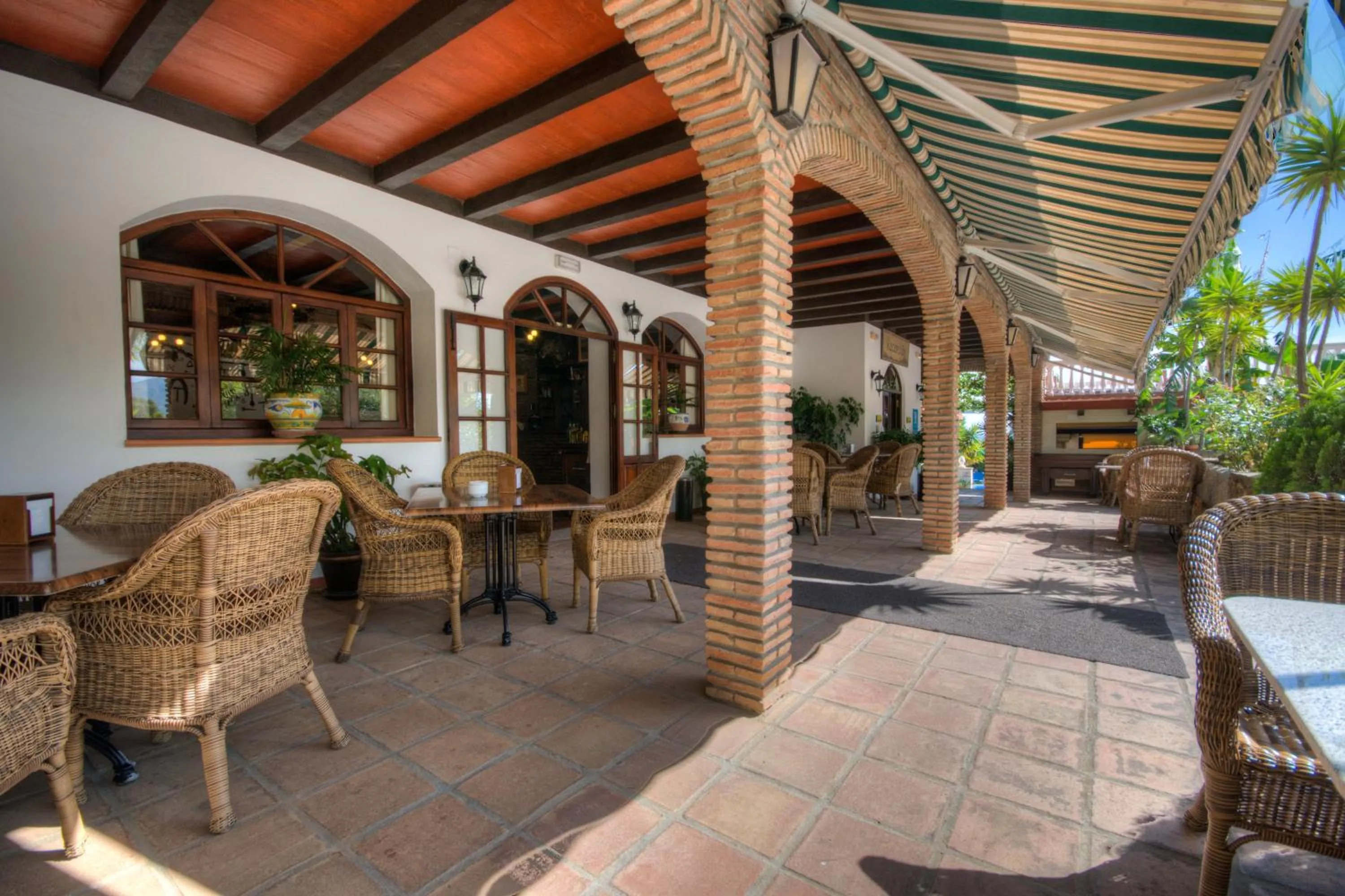 Restaurant/places to eat in Dulce Nombre Hotel - Apartamentos