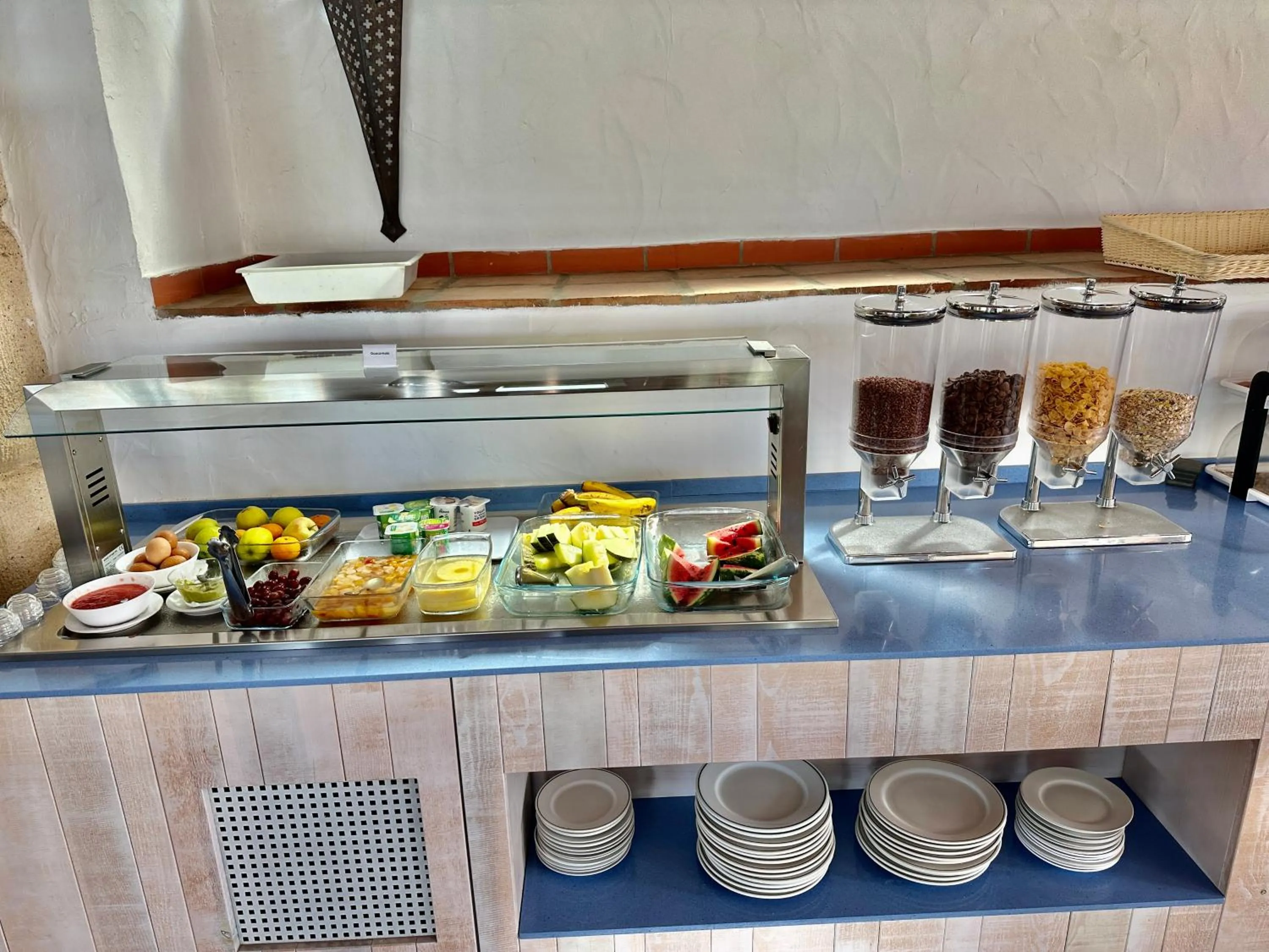 Food and drinks in Dulce Nombre Hotel - Apartamentos