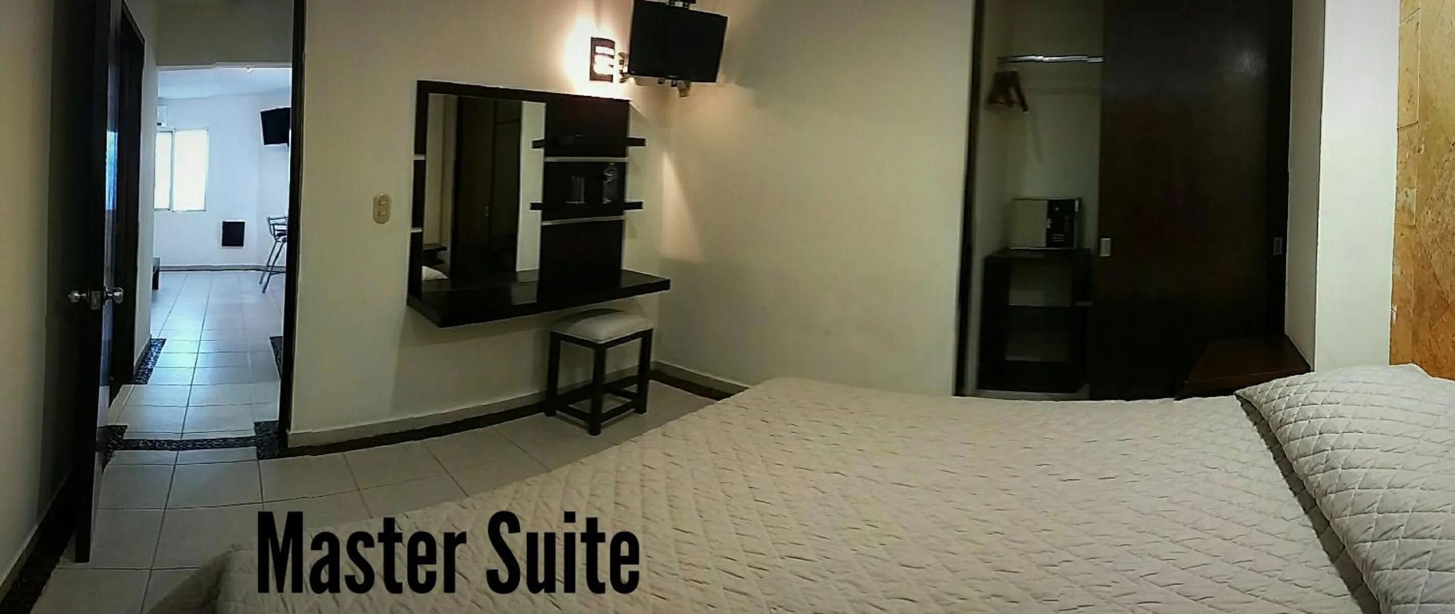 Bed in Angeles Suites & Hotel