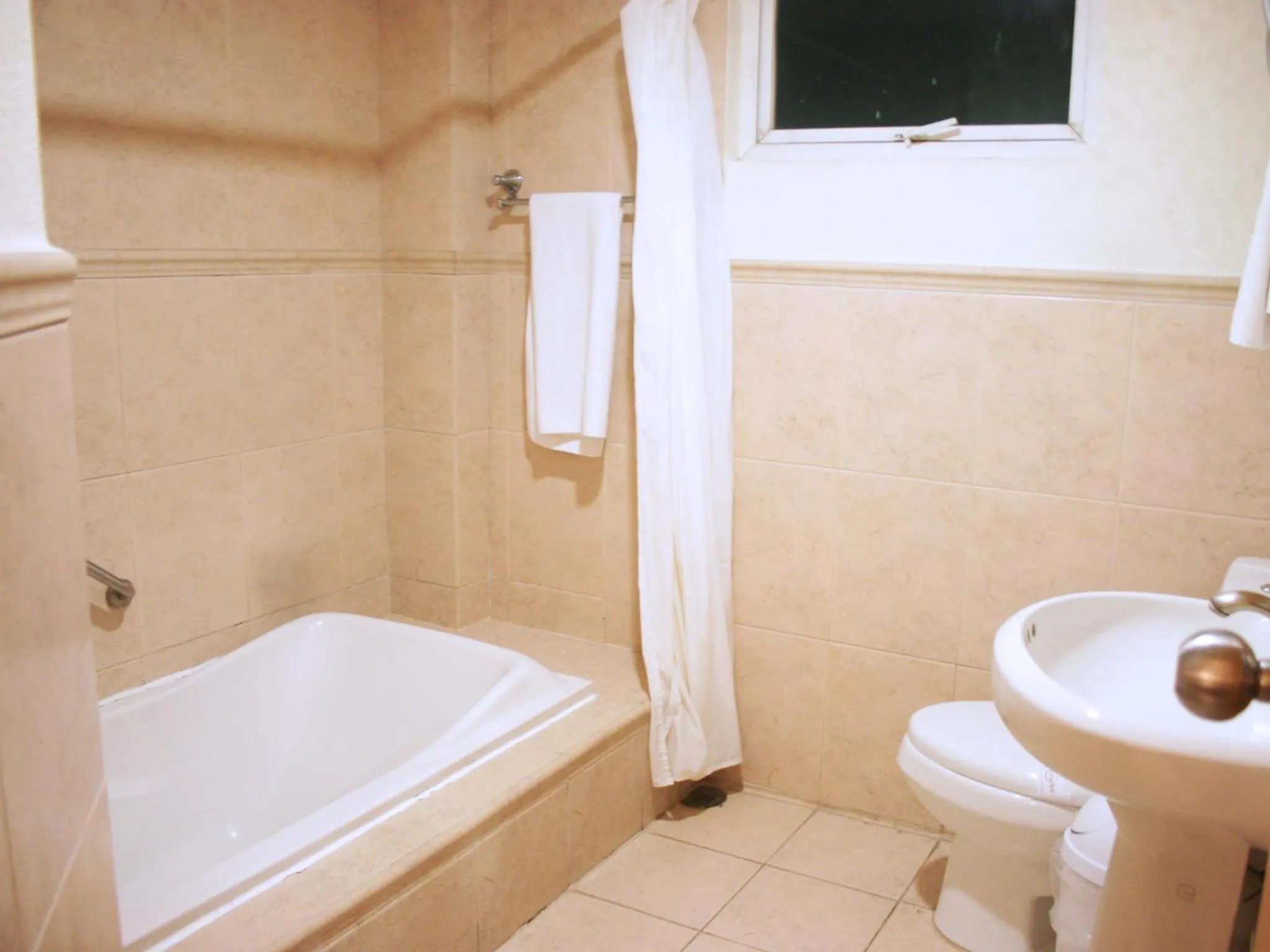 Shower in Angeles Suites & Hotel