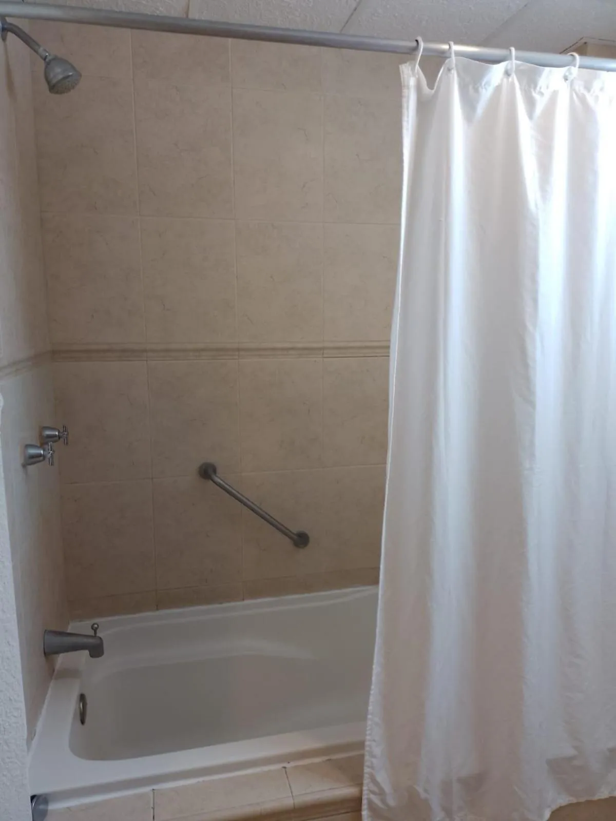 Shower in Angeles Suites & Hotel