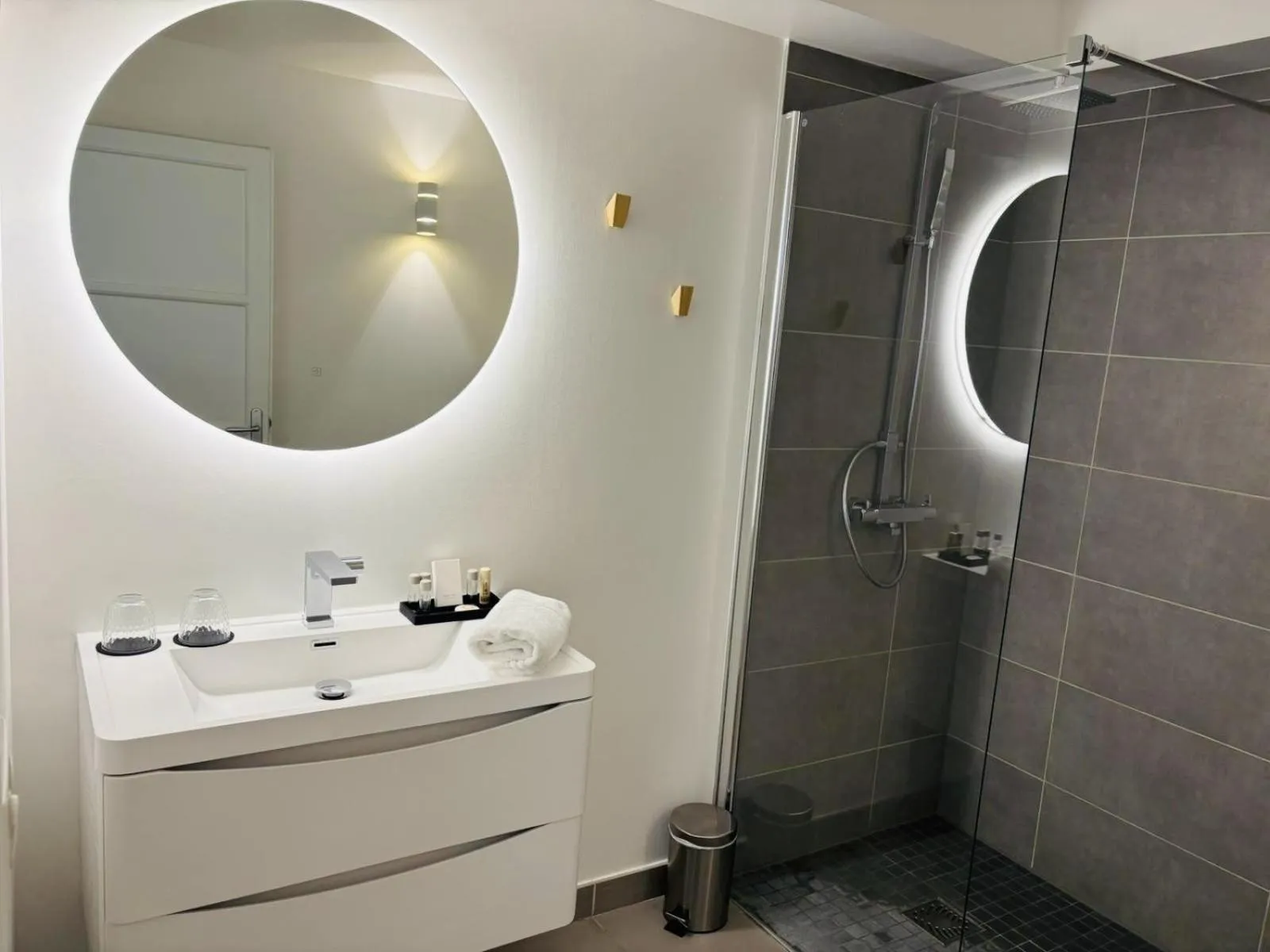 Shower in Appartements - Le Logis Versaillais