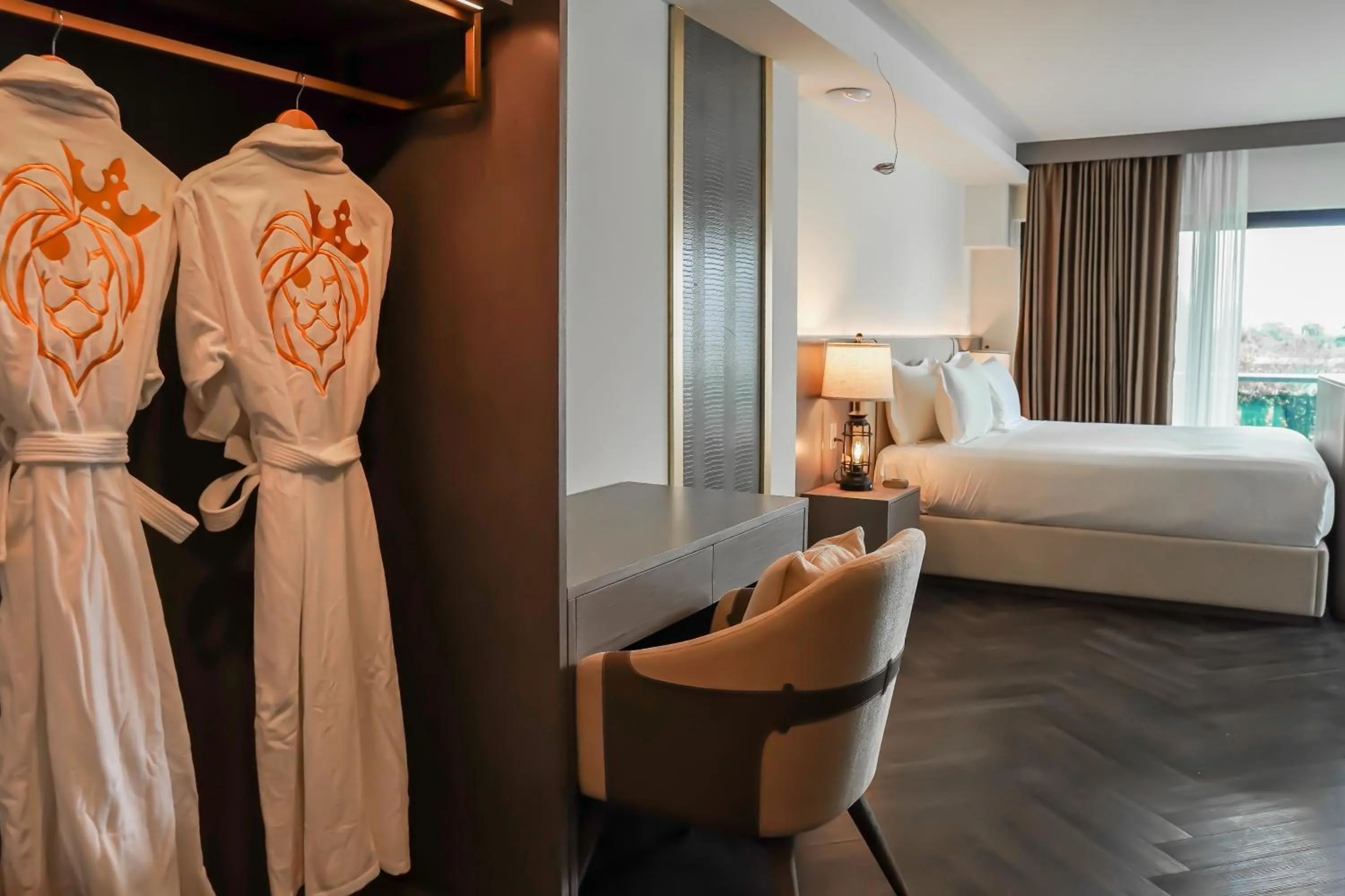 Photo of the whole room, Bed in Barley House Hotel, Trademark Collection by Wyndham