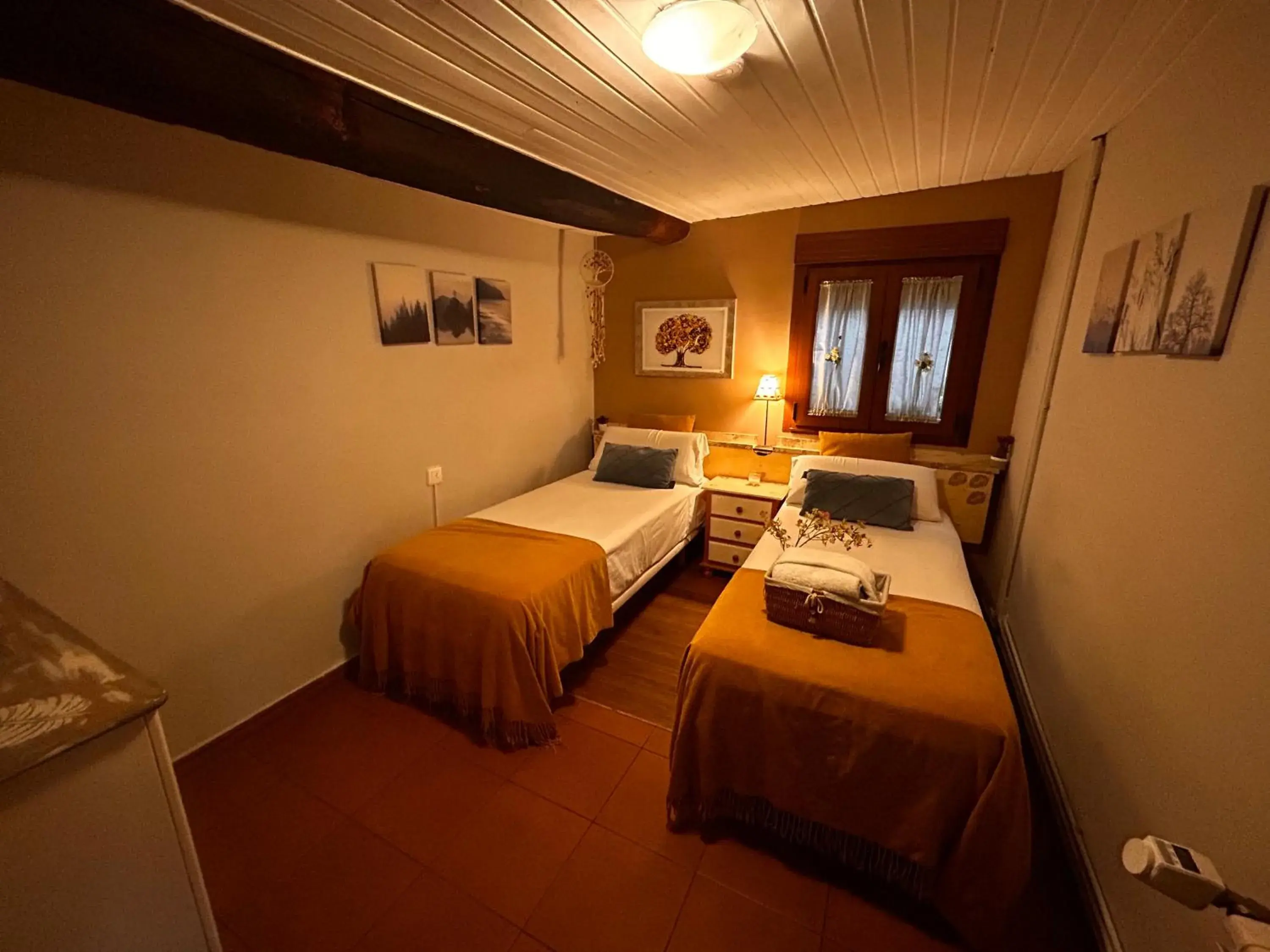 Twin Room with Private Bathroom in Hostal Casa San Nicolas Twin Room with Private Bathroom in Hostal Casa San Nicolas