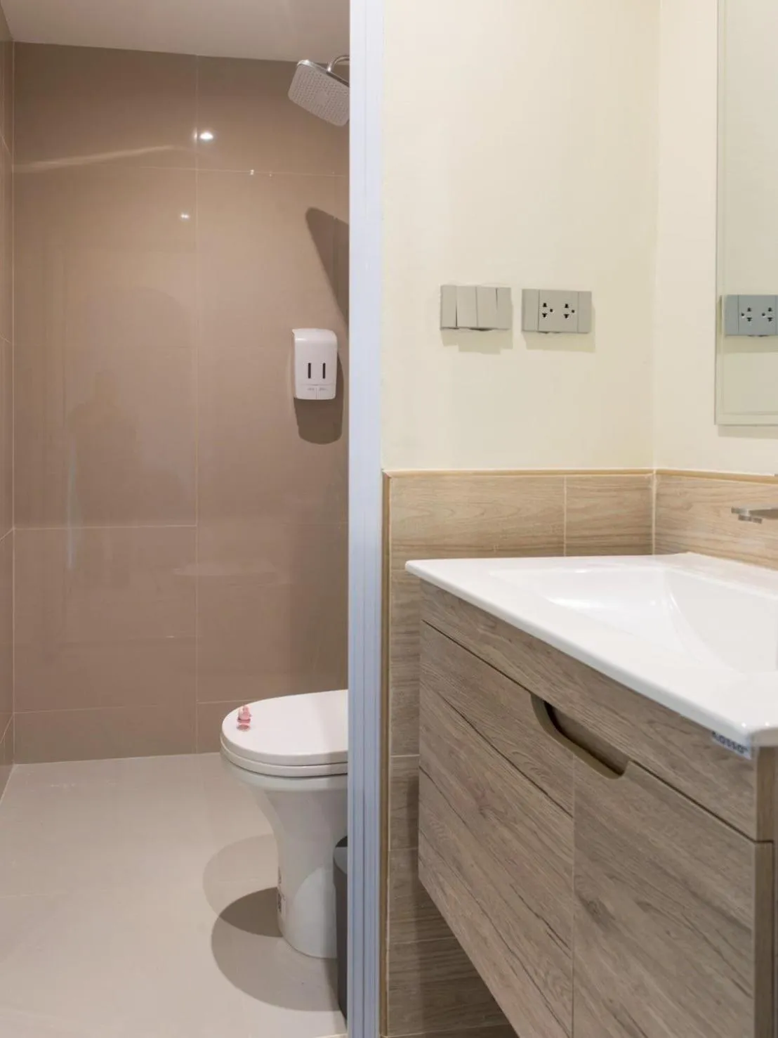 Bathroom in Shizuka House - 500 m walk to BTS Phrom Phong