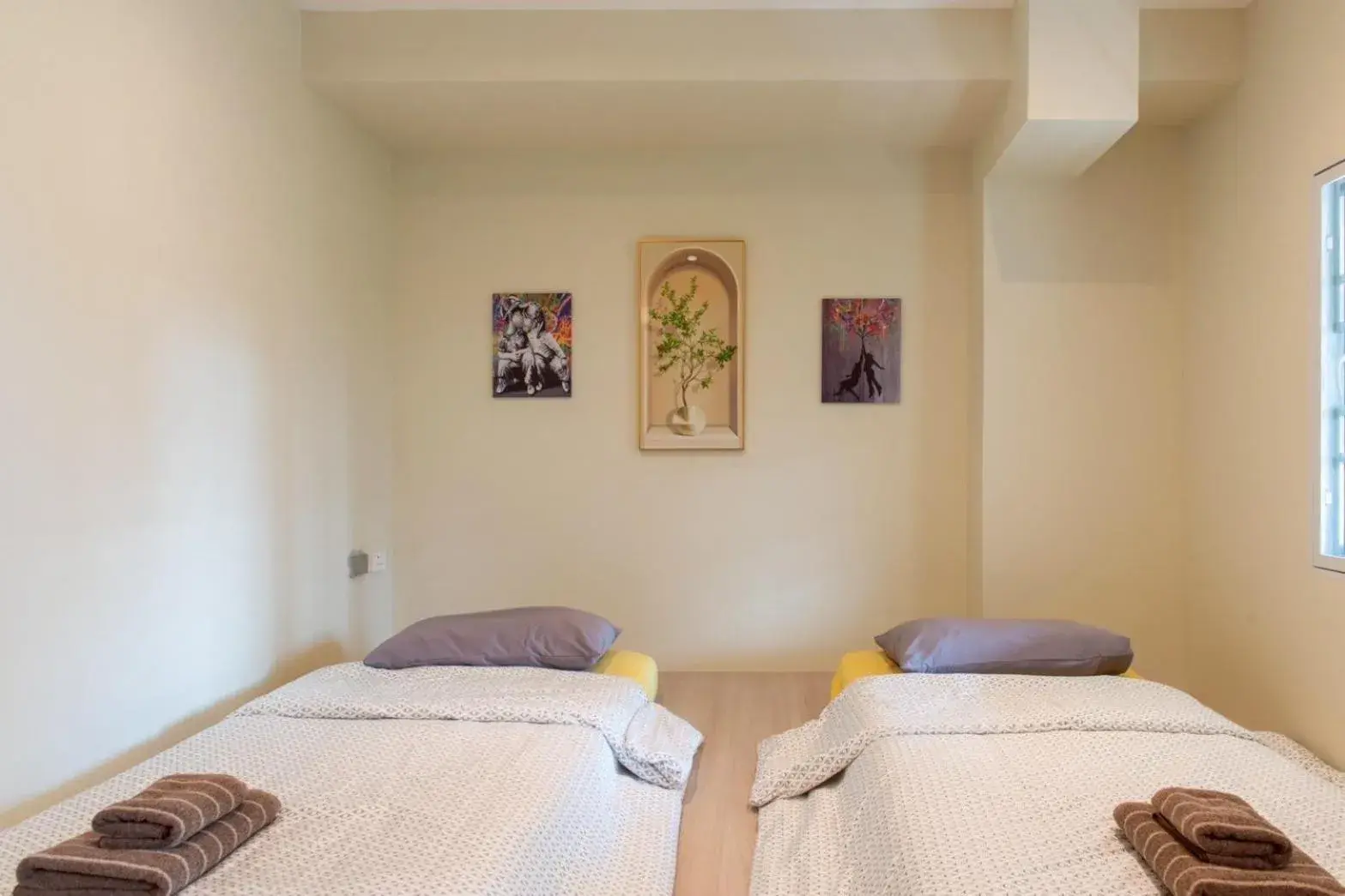 Twin Room in Shizuka House - 500 m walk to BTS Phrom Phong Twin Room in Shizuka House - 500 m walk to BTS Phrom Phong