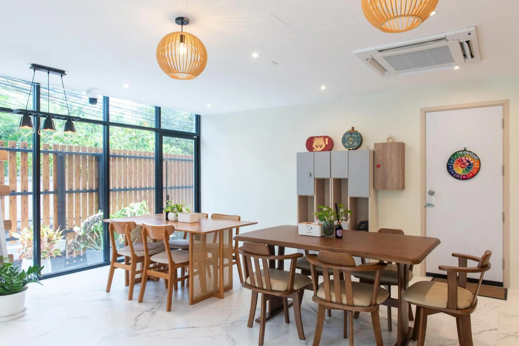 Dining area in Shizuka House - 500 m walk to BTS Phrom Phong
