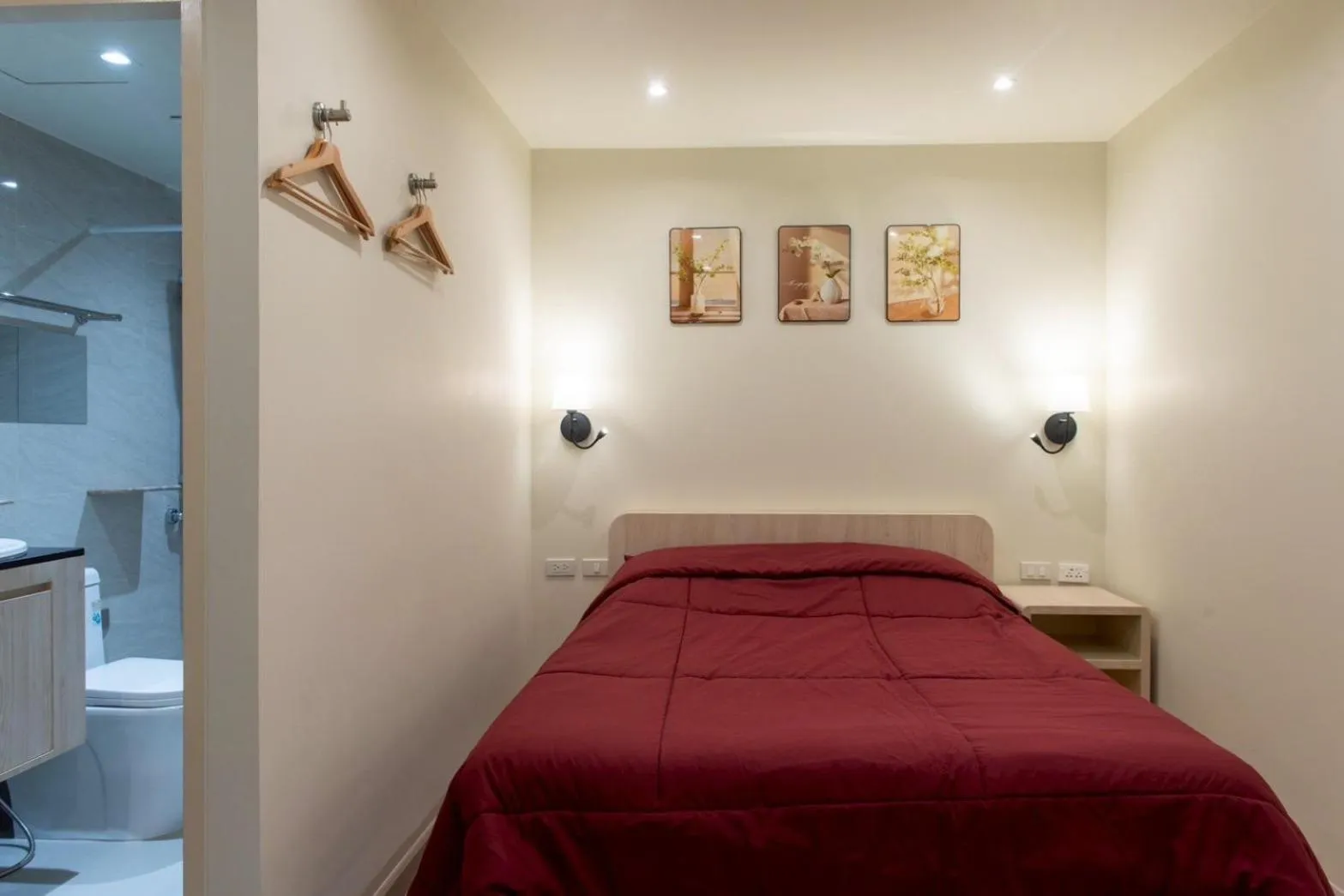 Bed in Shizuka House - 500 m walk to BTS Phrom Phong