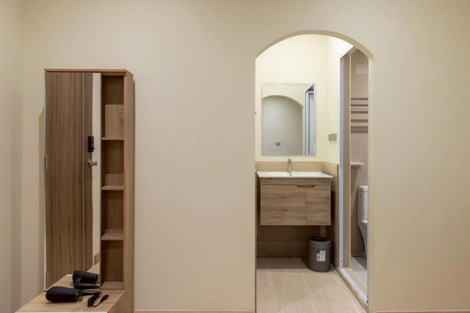 Shower in Shizuka House - 500 m walk to BTS Phrom Phong