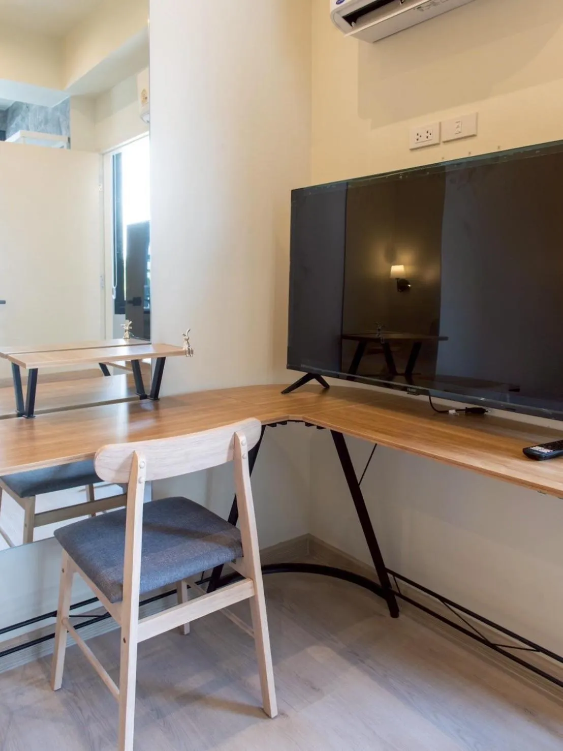 TV and multimedia in Shizuka House - 500 m walk to BTS Phrom Phong