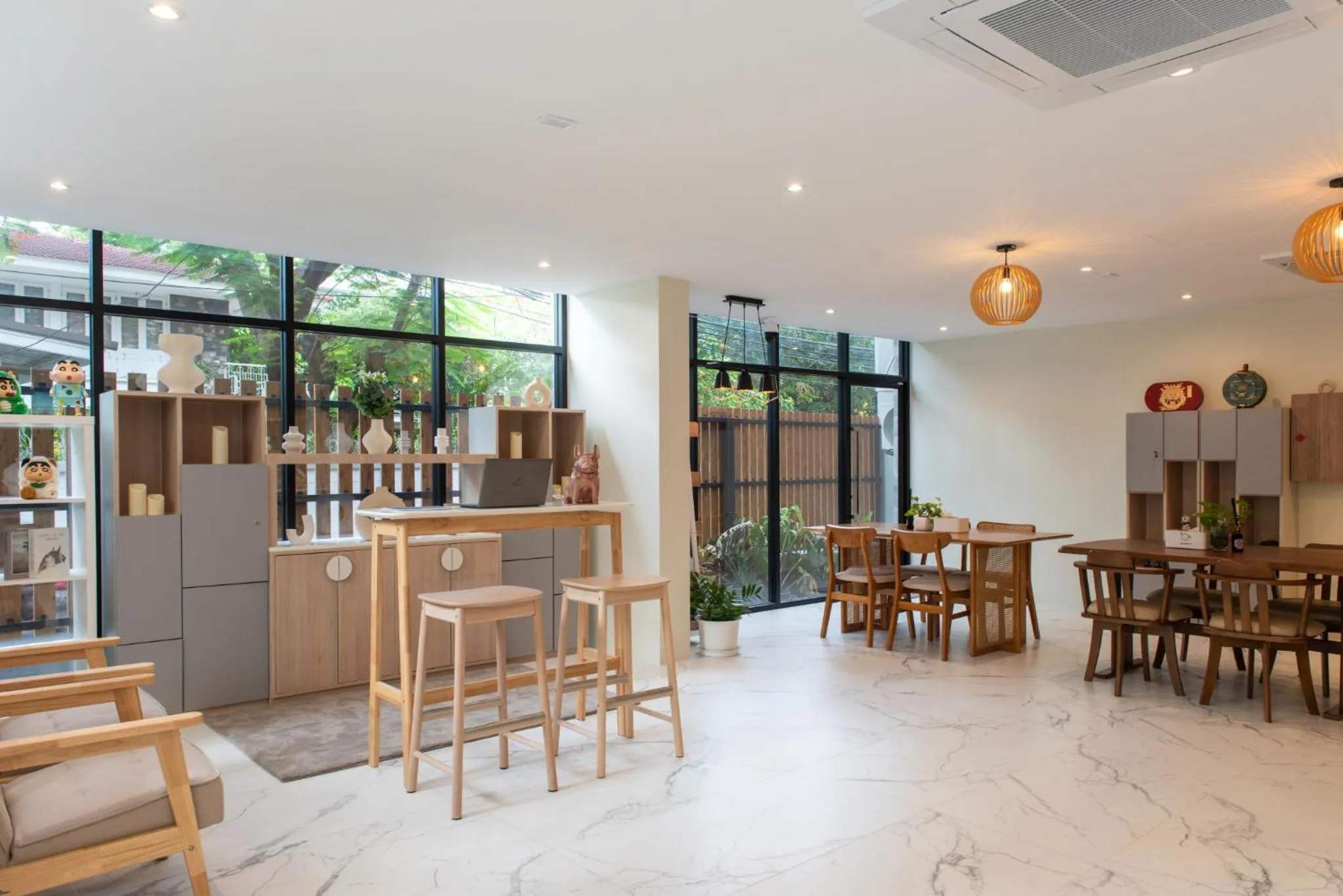 Restaurant/places to eat in Shizuka House - 500 m walk to BTS Phrom Phong