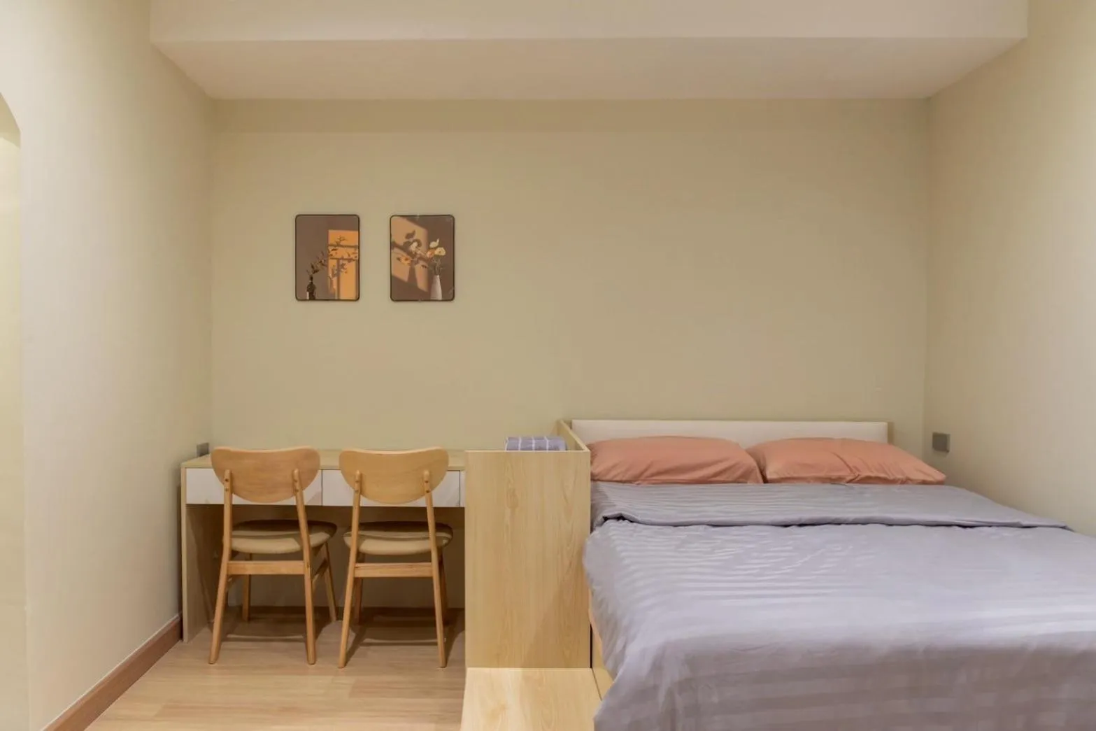 Photo of the whole room, Bed in Shizuka House - 500 m walk to BTS Phrom Phong