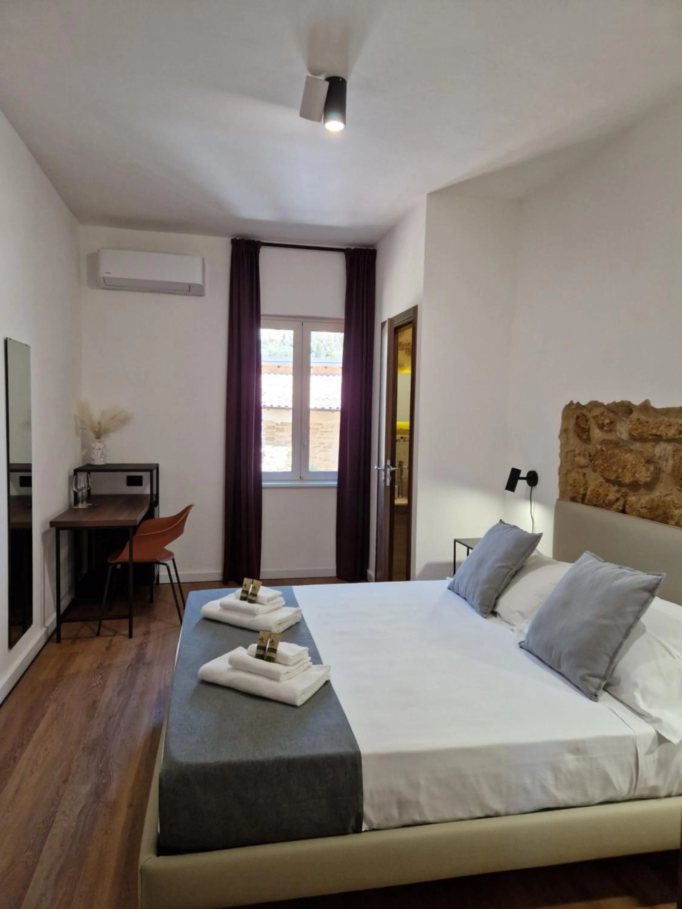 Bed in Villa Lekythos