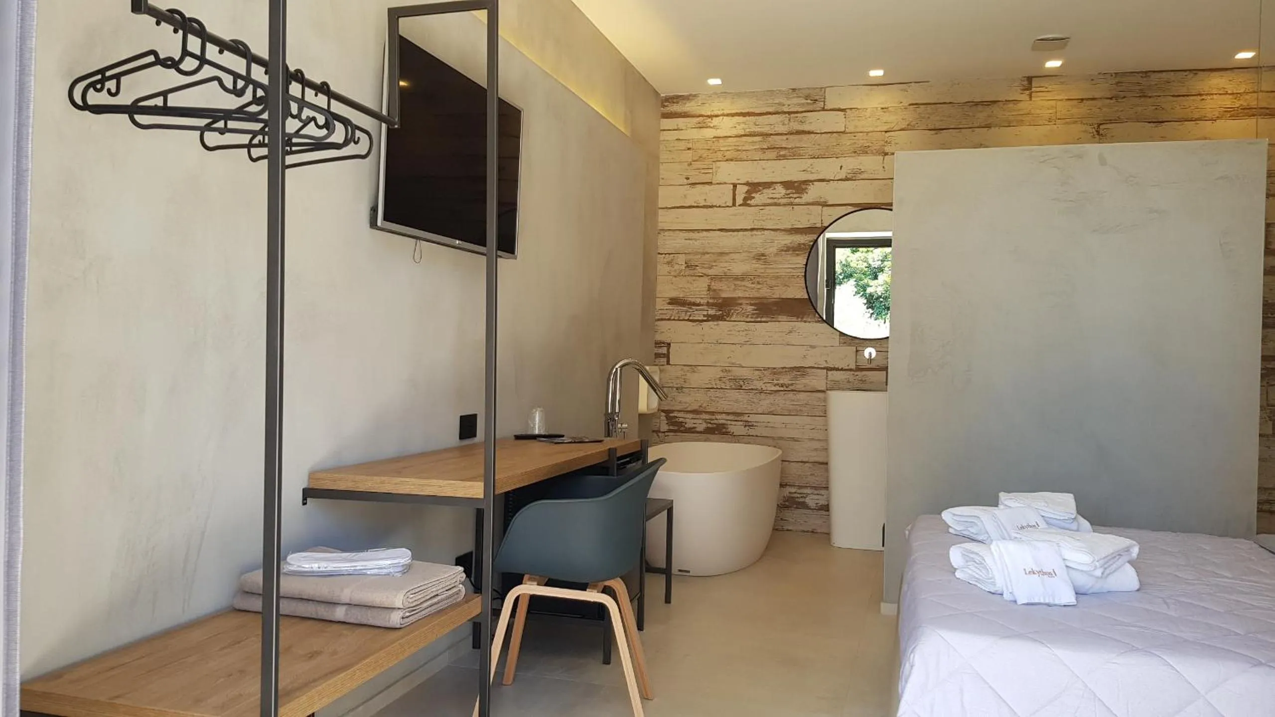 Bed in Villa Lekythos