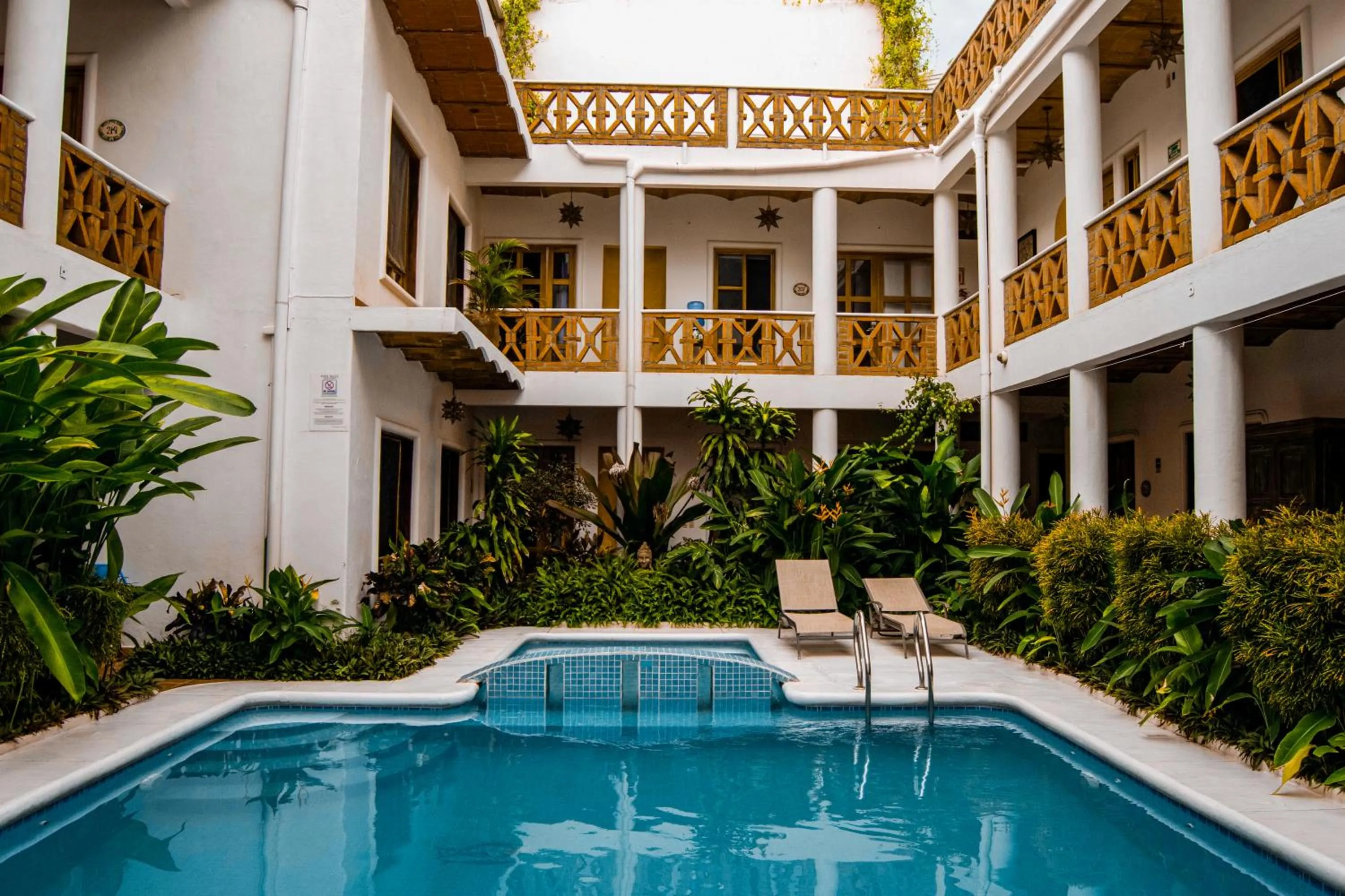 Swimming pool in Hotelito Los Sueños
