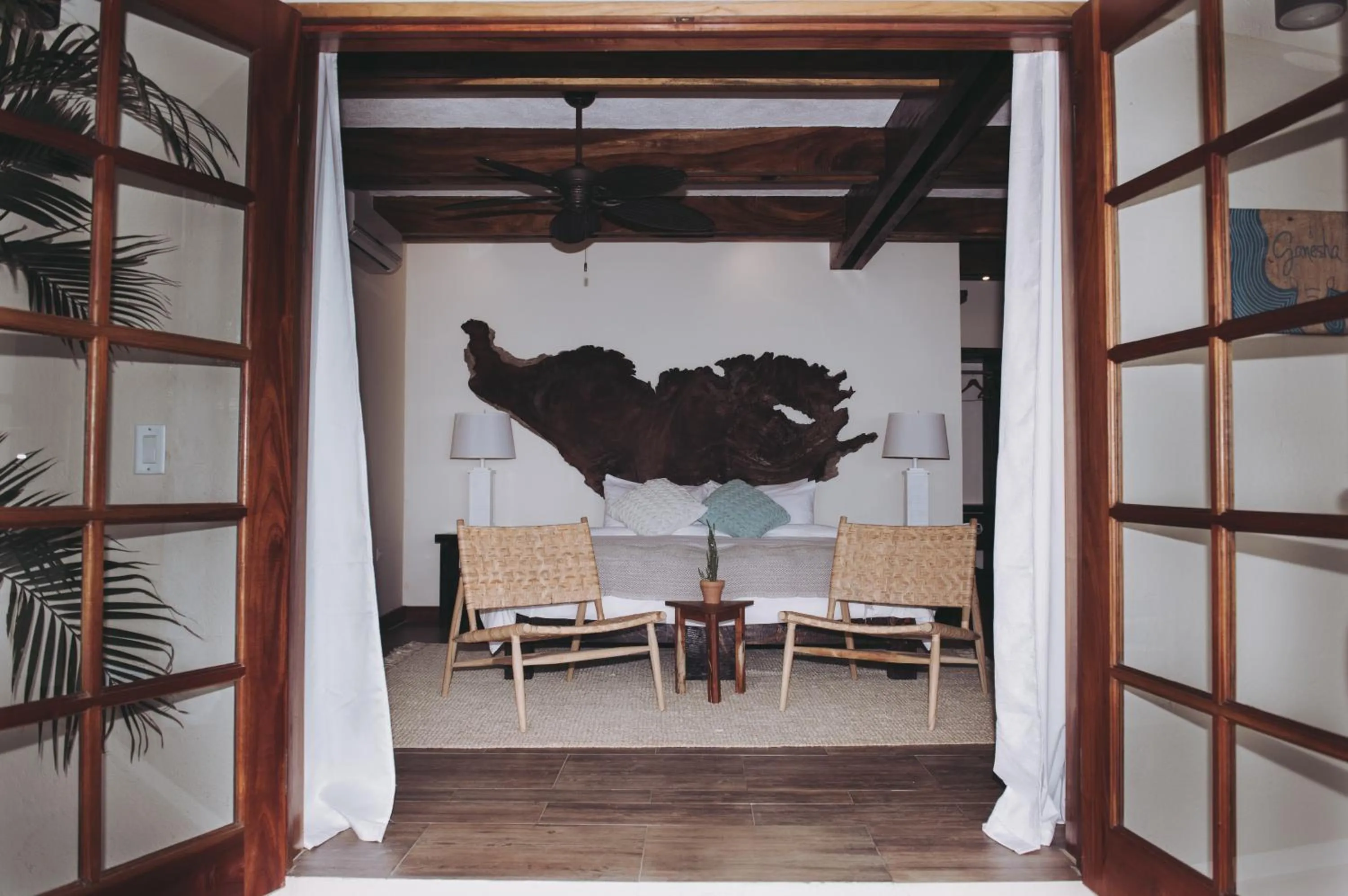 Living room in Sansara Surf Yoga & Resort