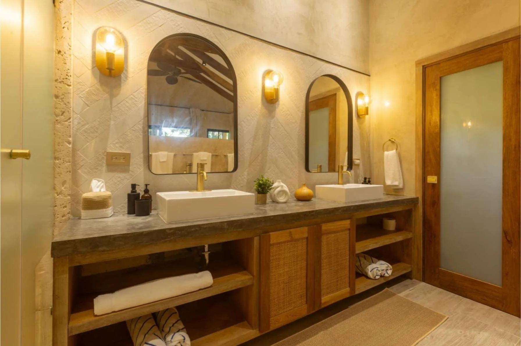 Bathroom in Sansara Surf Yoga & Resort