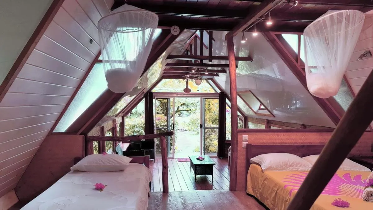 Photo of the whole room, Bed in Pension Les Trois Cascades