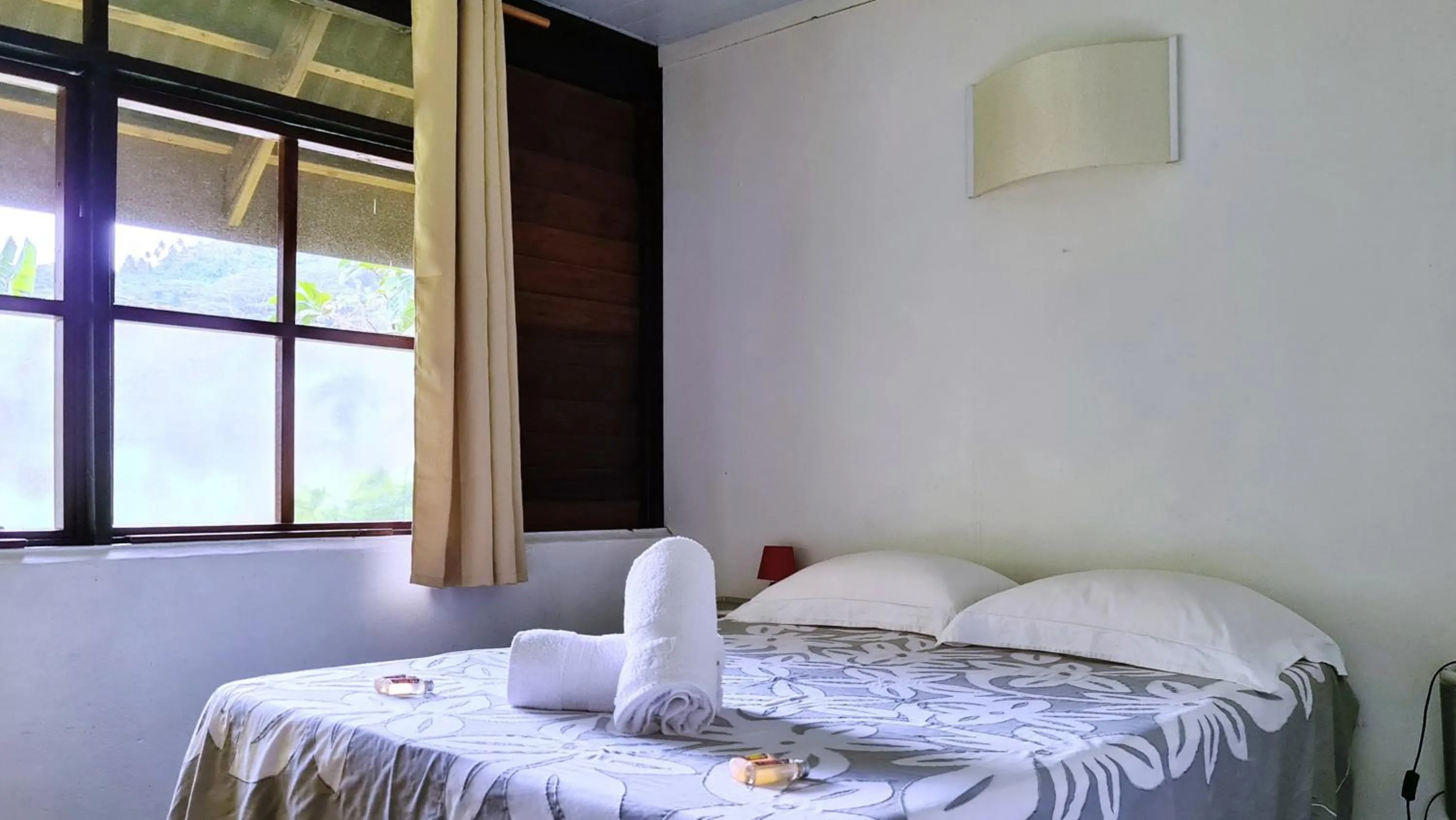 Photo of the whole room, Bed in Pension Les Trois Cascades