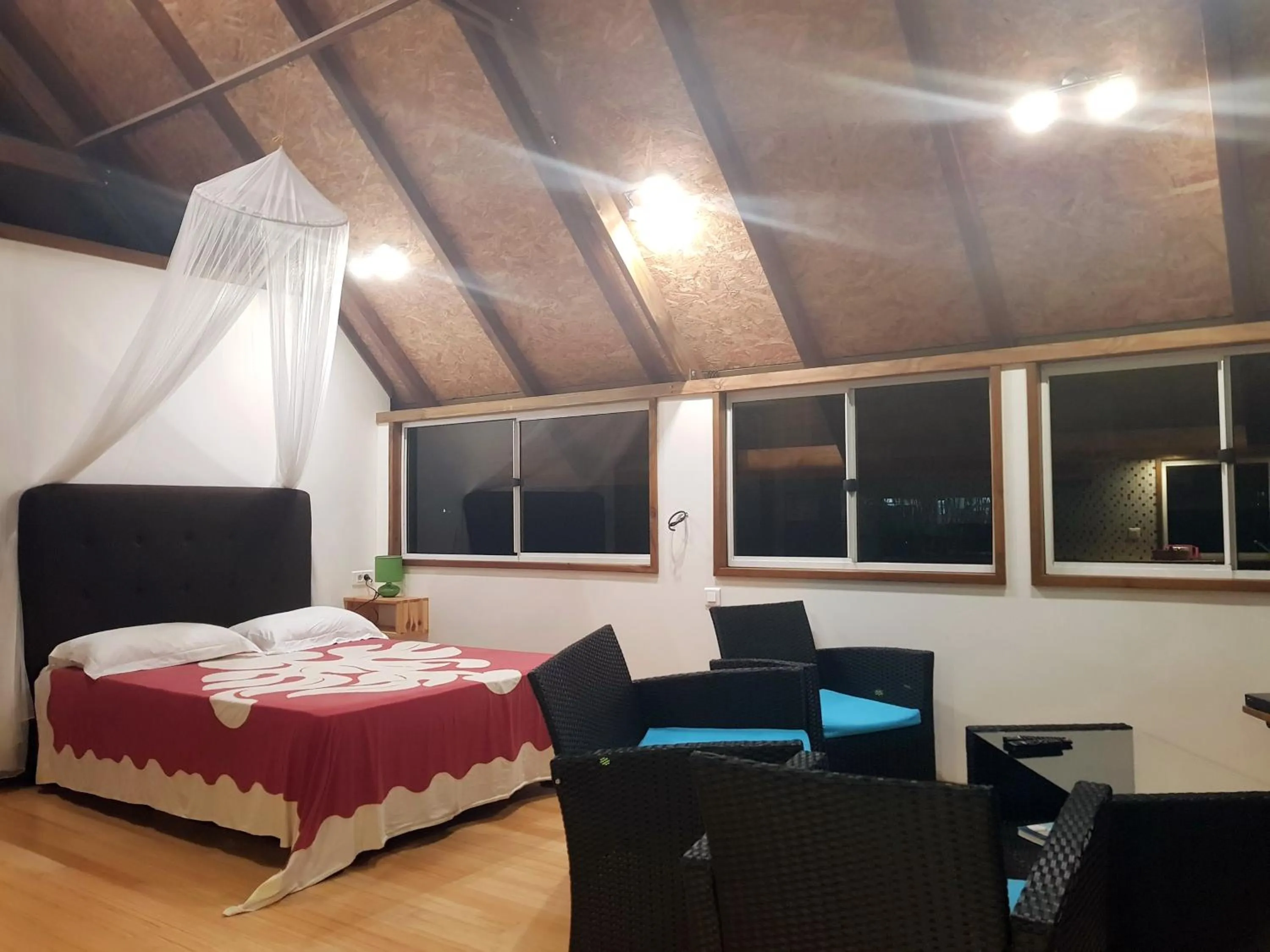 Living room, Bed in Pension Les Trois Cascades