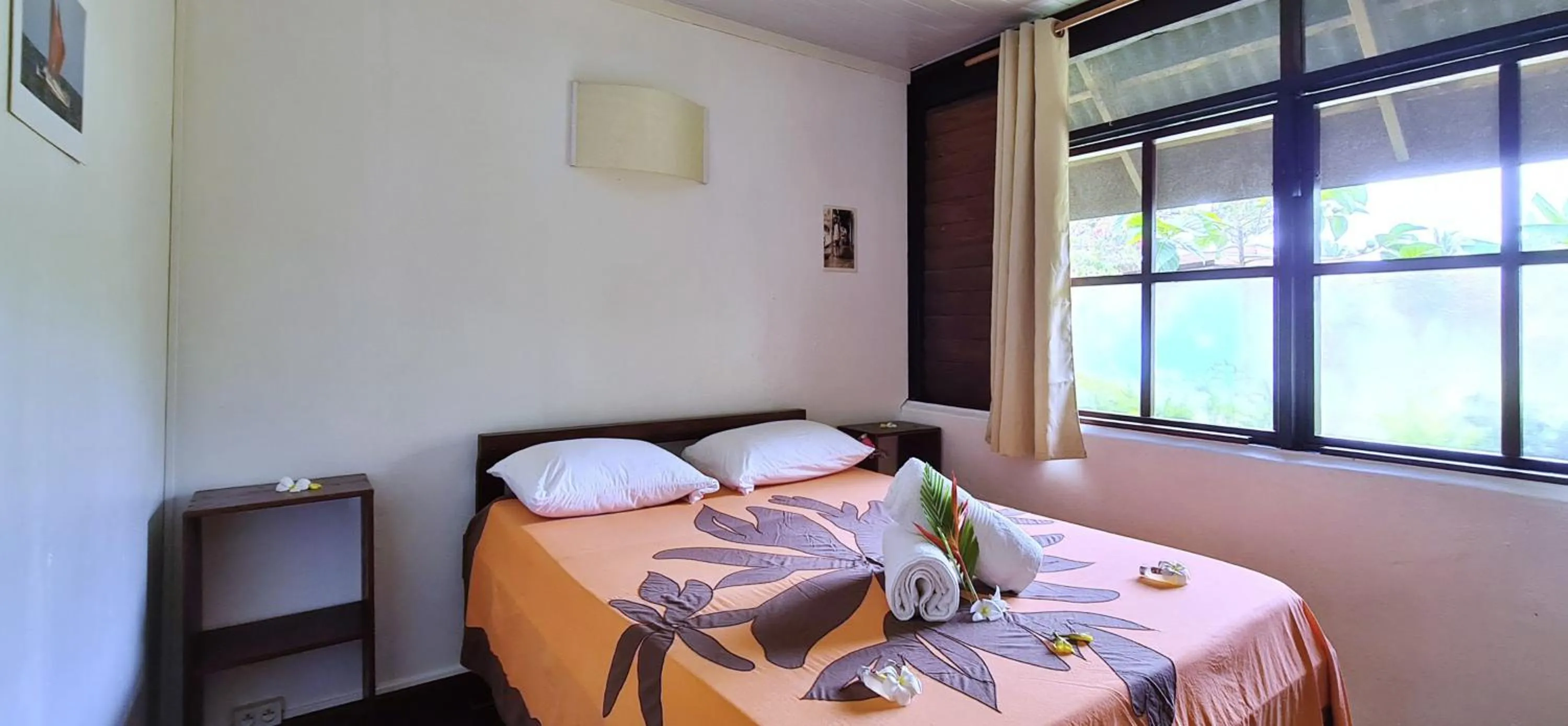 Photo of the whole room, Bed in Pension Les Trois Cascades