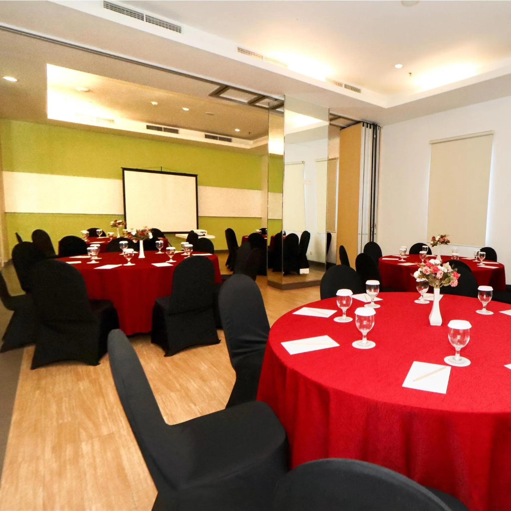 Zest Jemursari by Swiss-Belhotel International