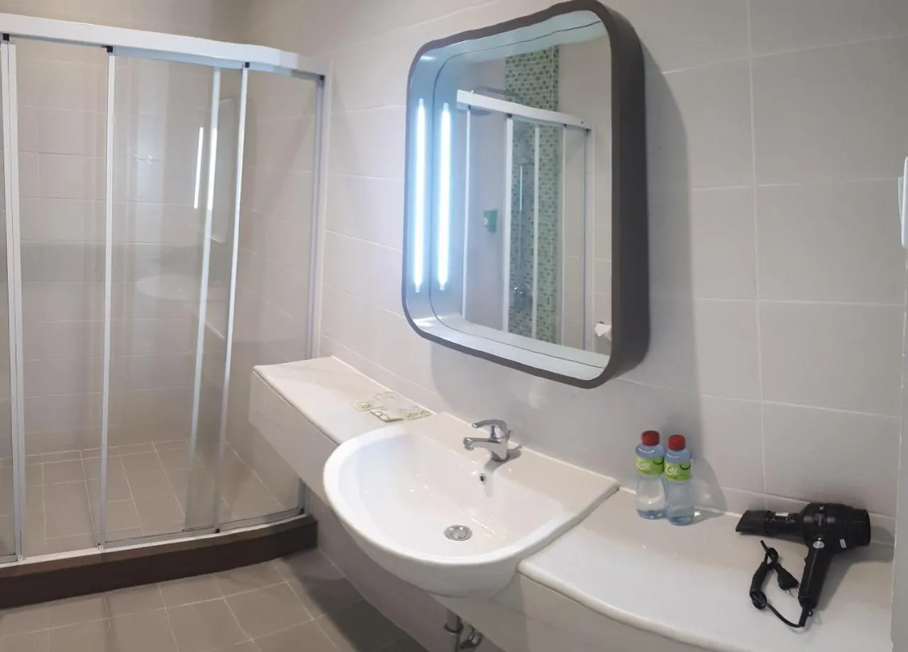 Zest  Suite Room in Zest Jemursari by Swiss-Belhotel International