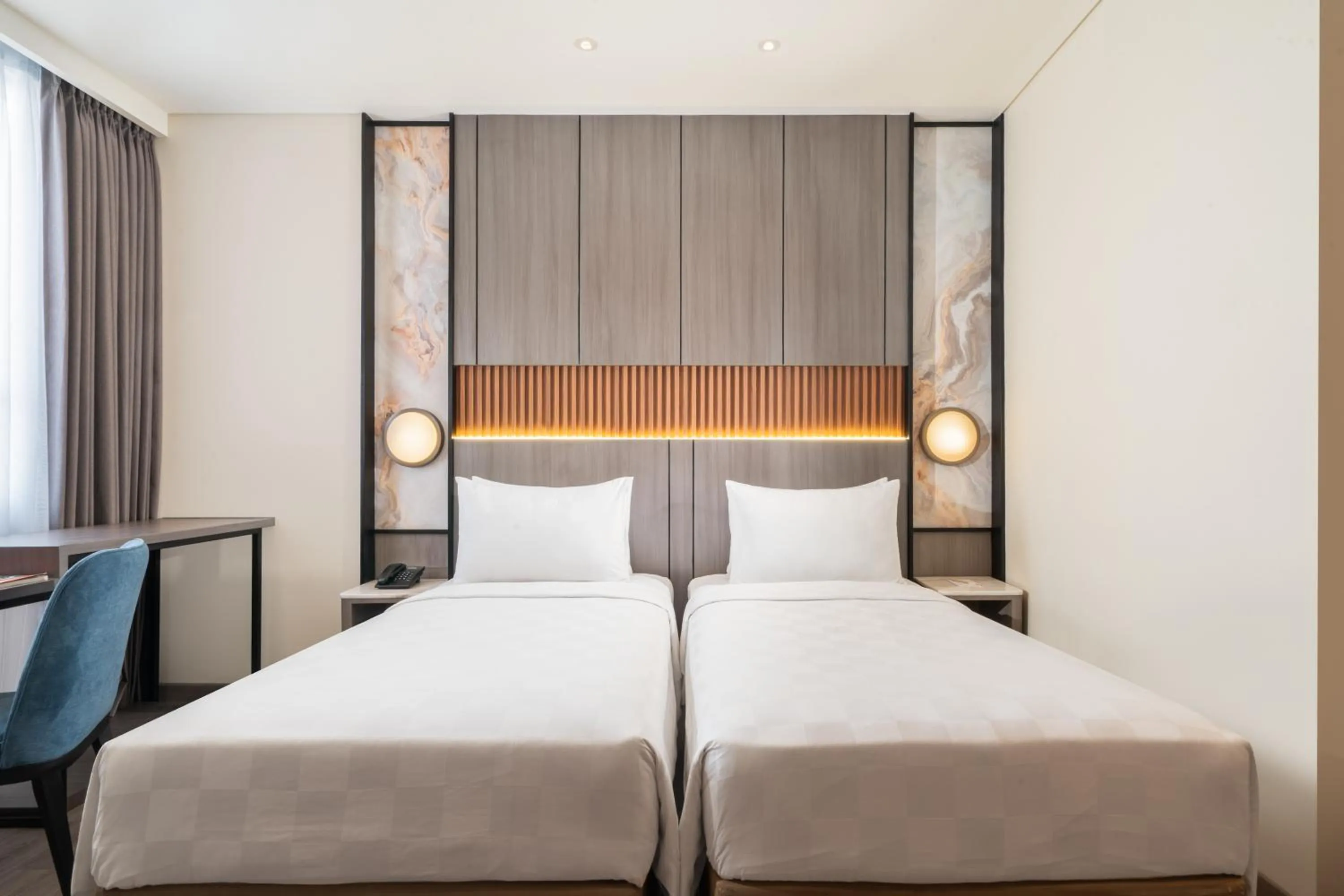 Bed in Zest Jemursari by Swiss-Belhotel International