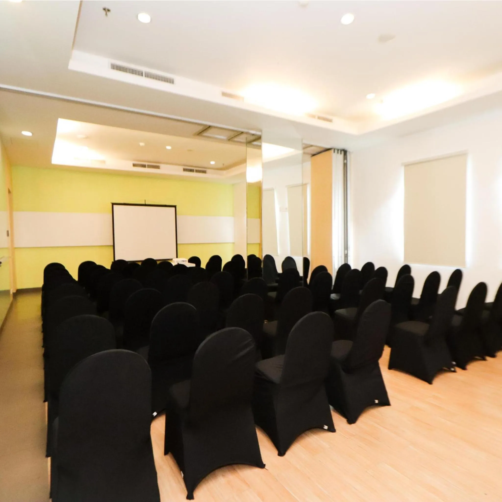 Zest Jemursari by Swiss-Belhotel International