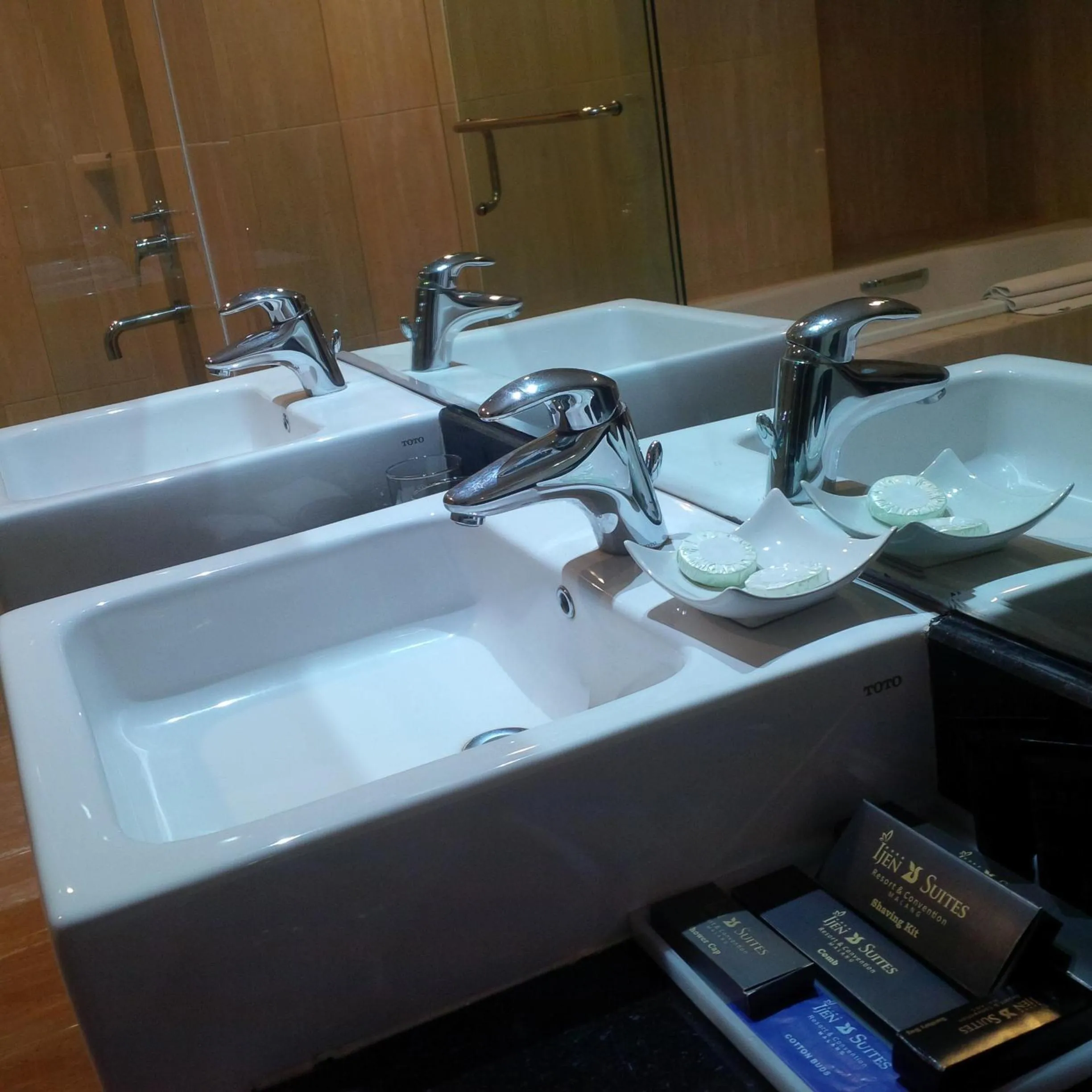 Bathroom in Ijen Suites Resort & Convention