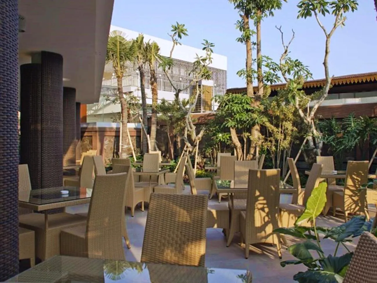 Restaurant/places to eat in Ijen Suites Resort & Convention