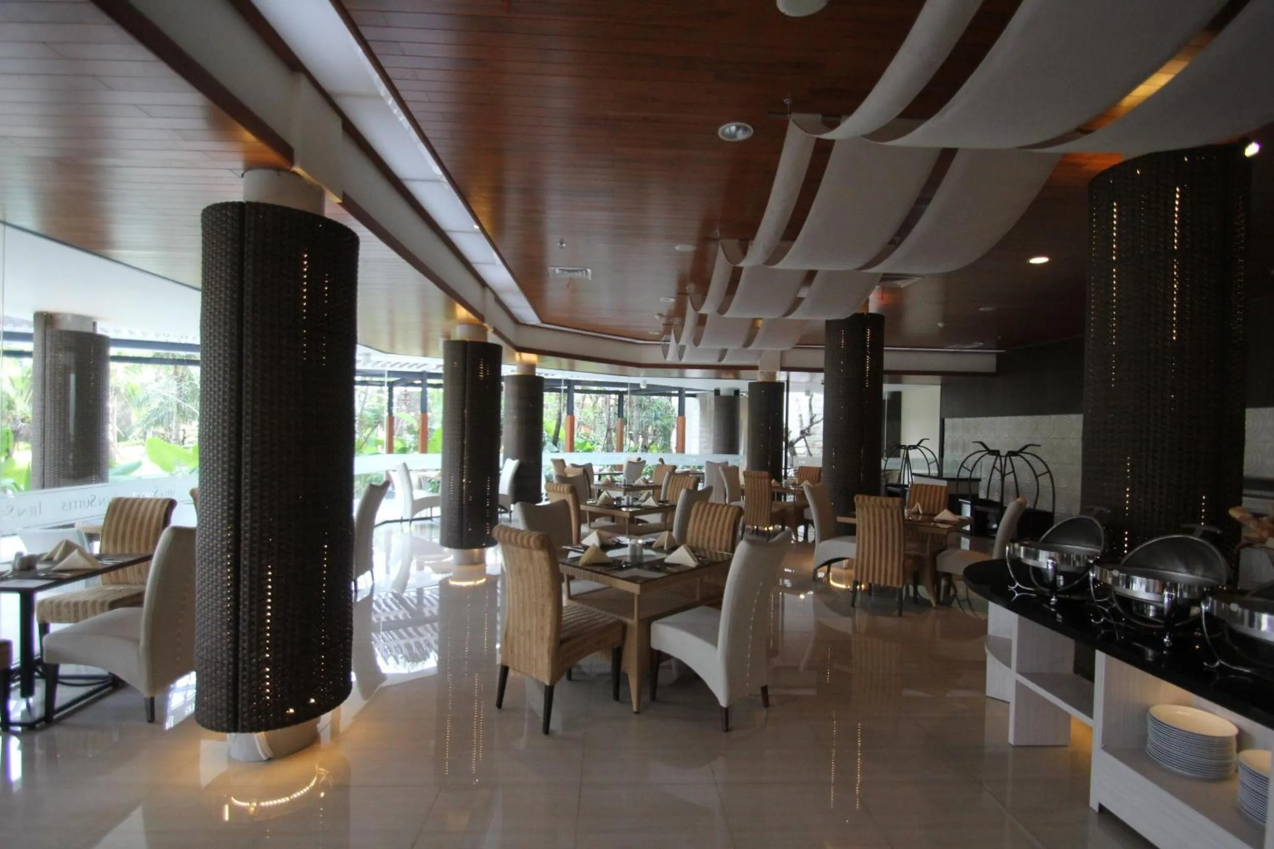 Restaurant/places to eat in Ijen Suites Resort & Convention