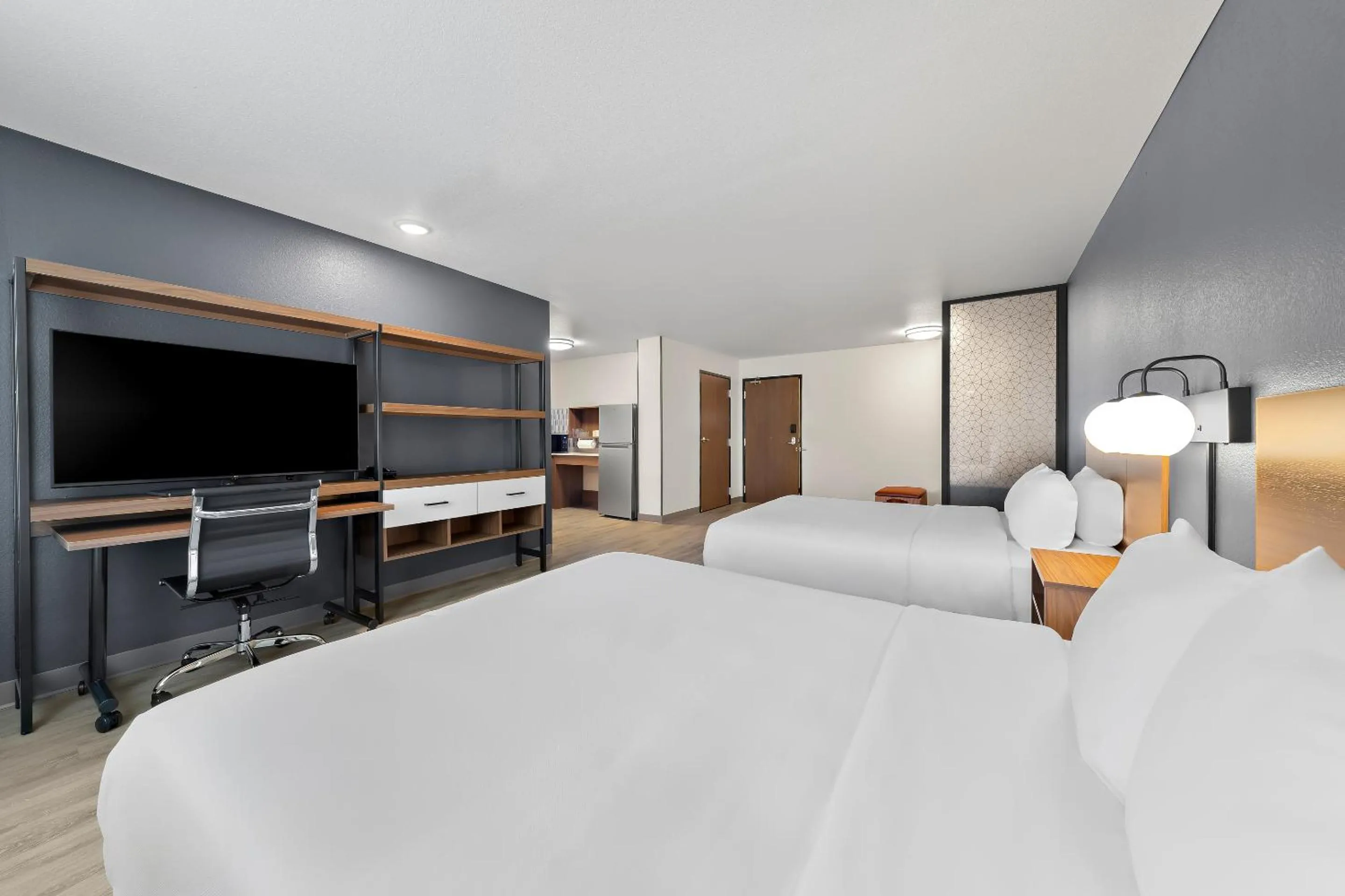 Photo of the whole room, Bed in Everhome Suites San Bernardino - Loma Linda