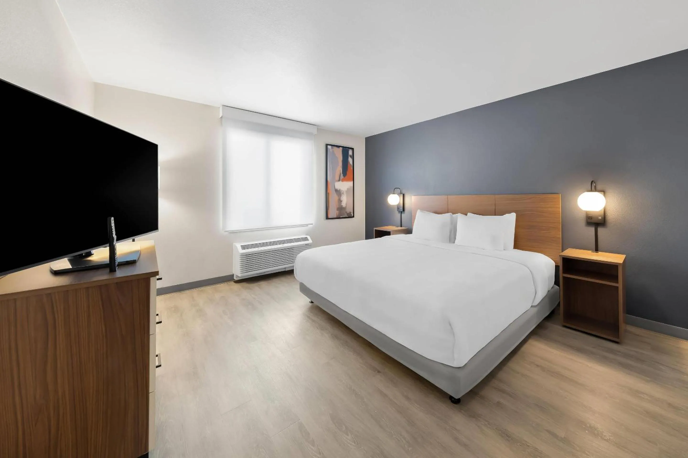 Bedroom, Bed in Everhome Suites San Bernardino - Loma Linda