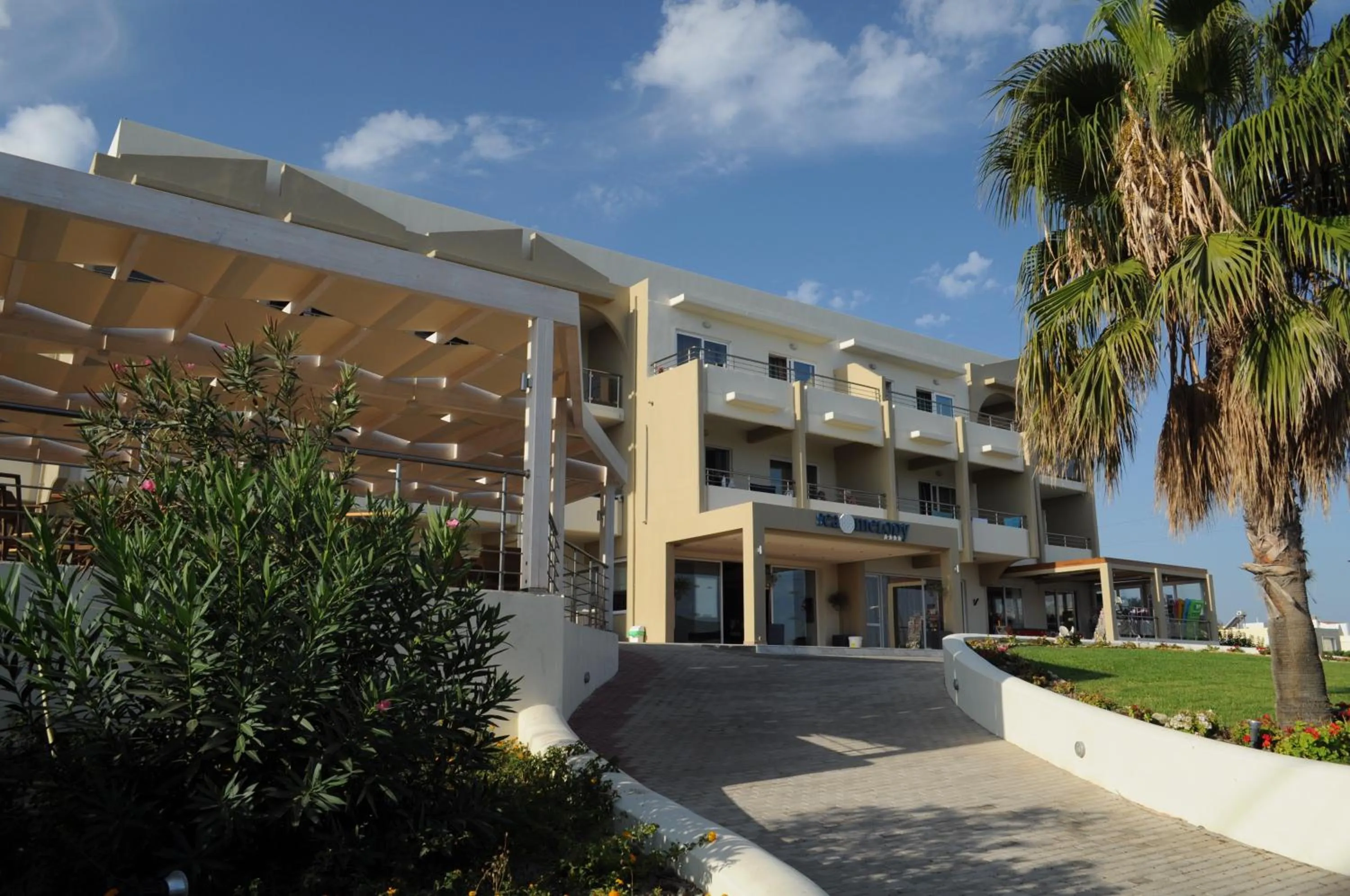 Facade/entrance in Sea Melody Beach Hotel Apartments