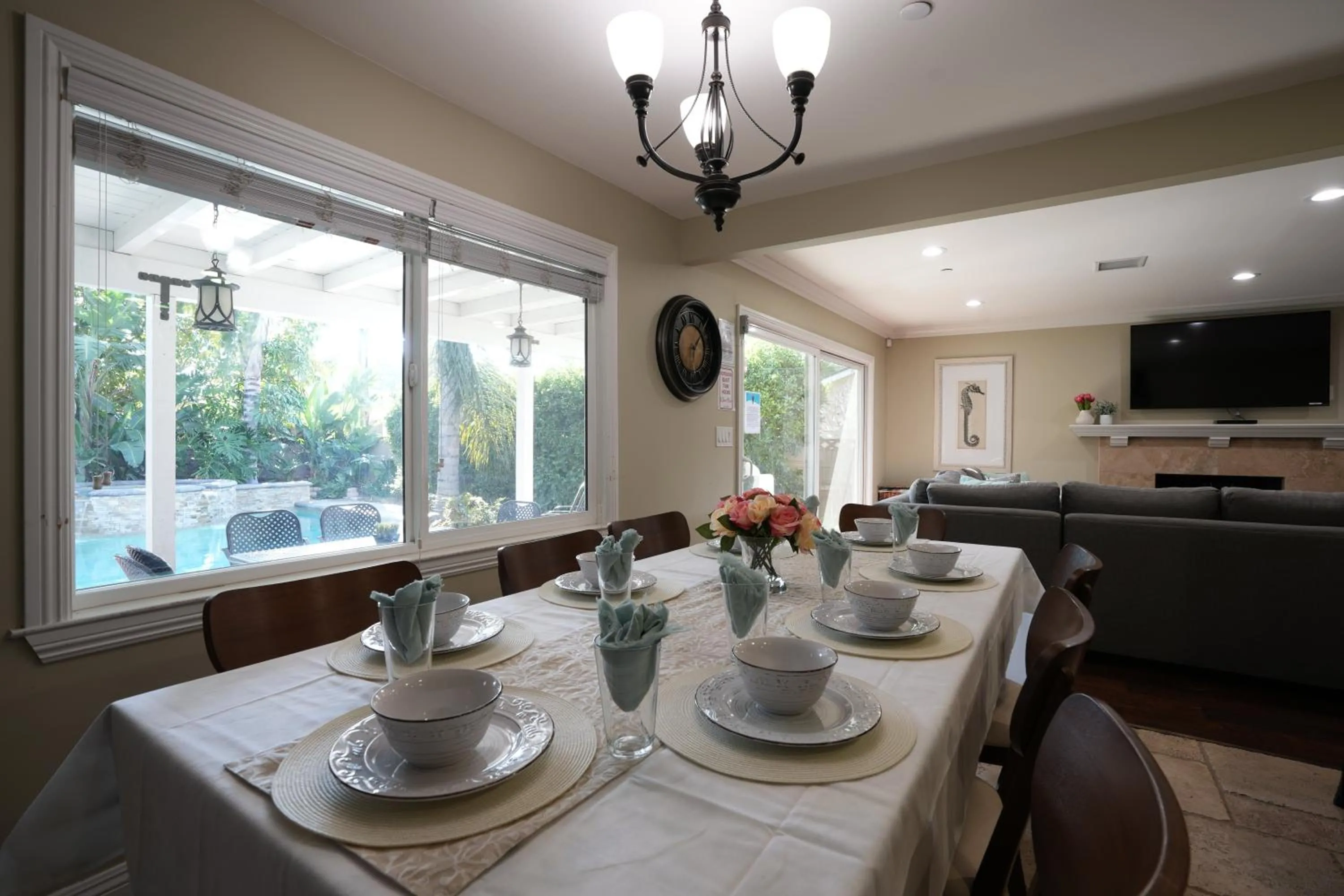 Highly Upgraded, 5 Bed, 45 ba, New Pool w/Jacuzzi, 1/2 mile walk to Disney