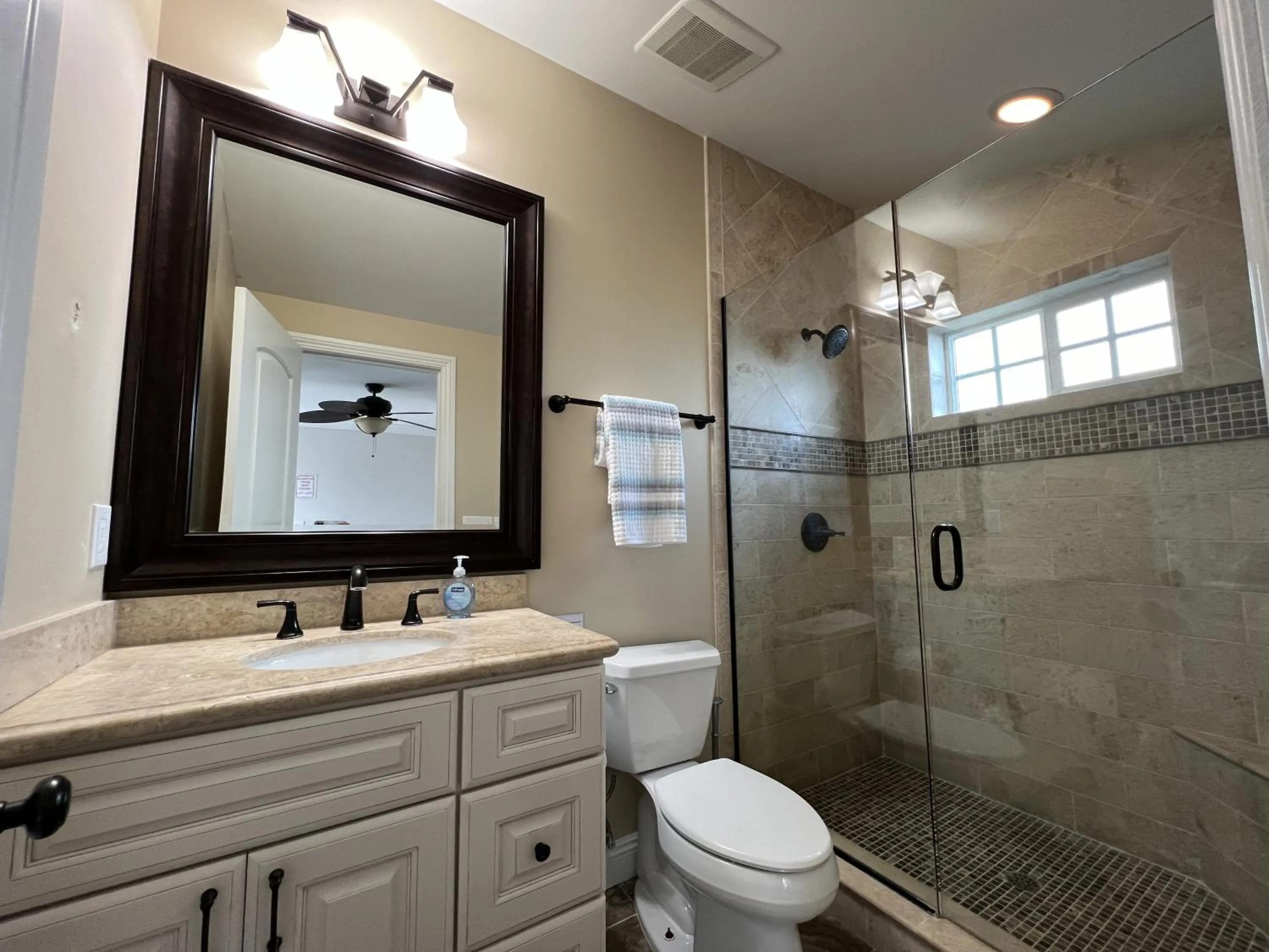 Highly Upgraded, 5 Bed, 45 ba, New Pool w/Jacuzzi, 1/2 mile walk to Disney