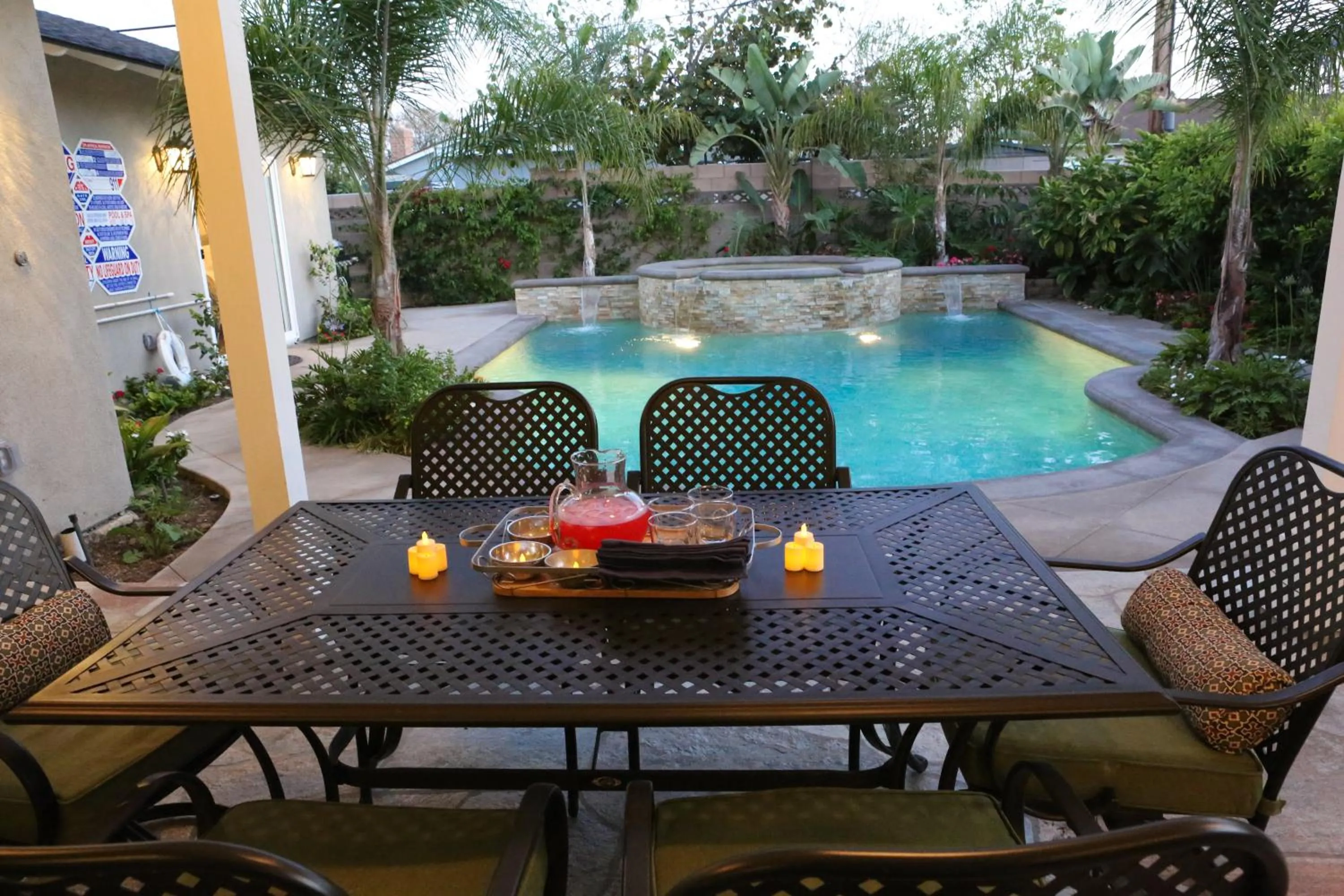 Dining area in Highly Upgraded, 5 Bed, 45 ba, New Pool w/Jacuzzi, 1/2 mile walk to Disney