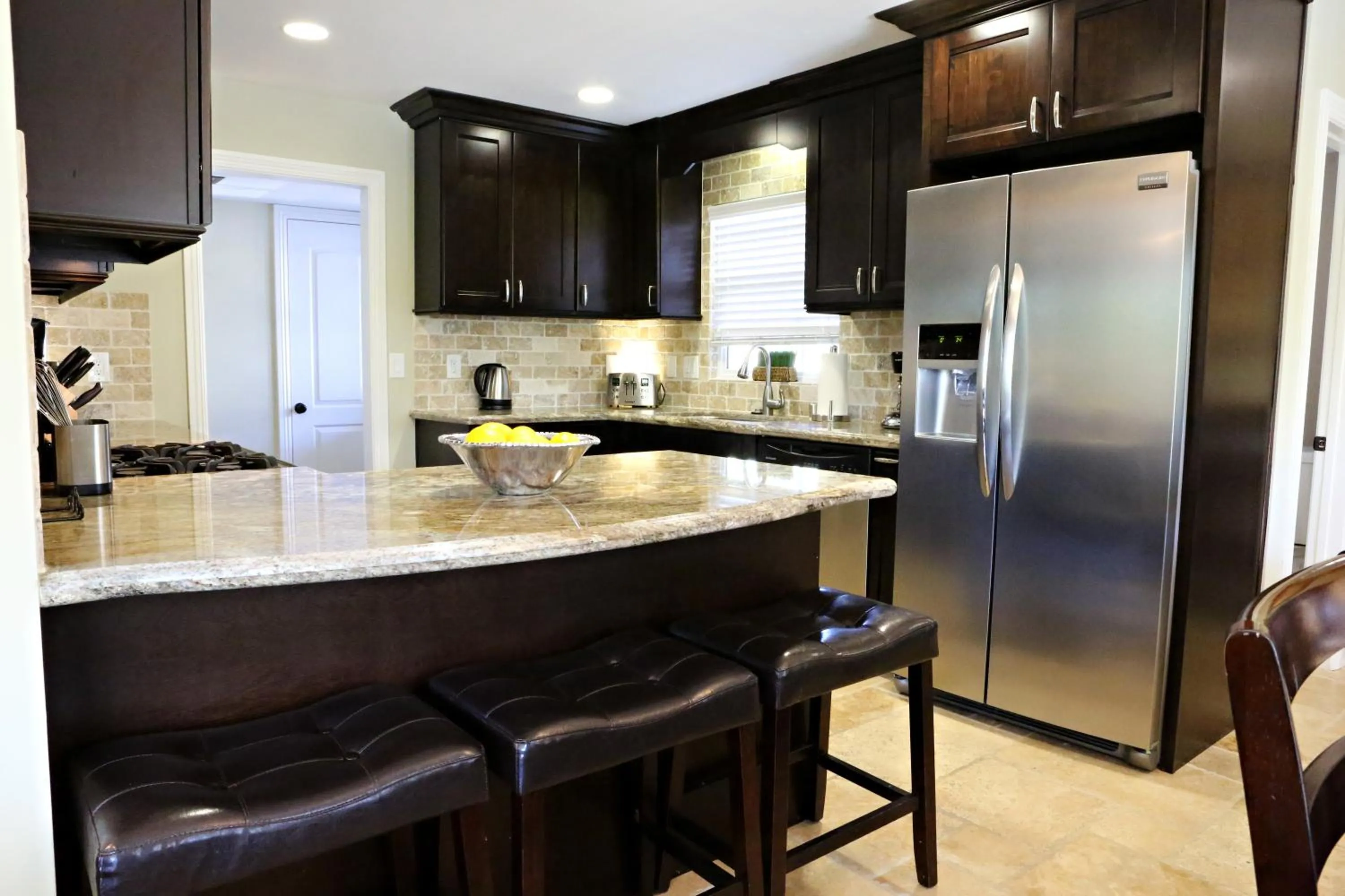 Highly Upgraded, 5 Bed, 45 ba, New Pool w/Jacuzzi, 1/2 mile walk to Disney