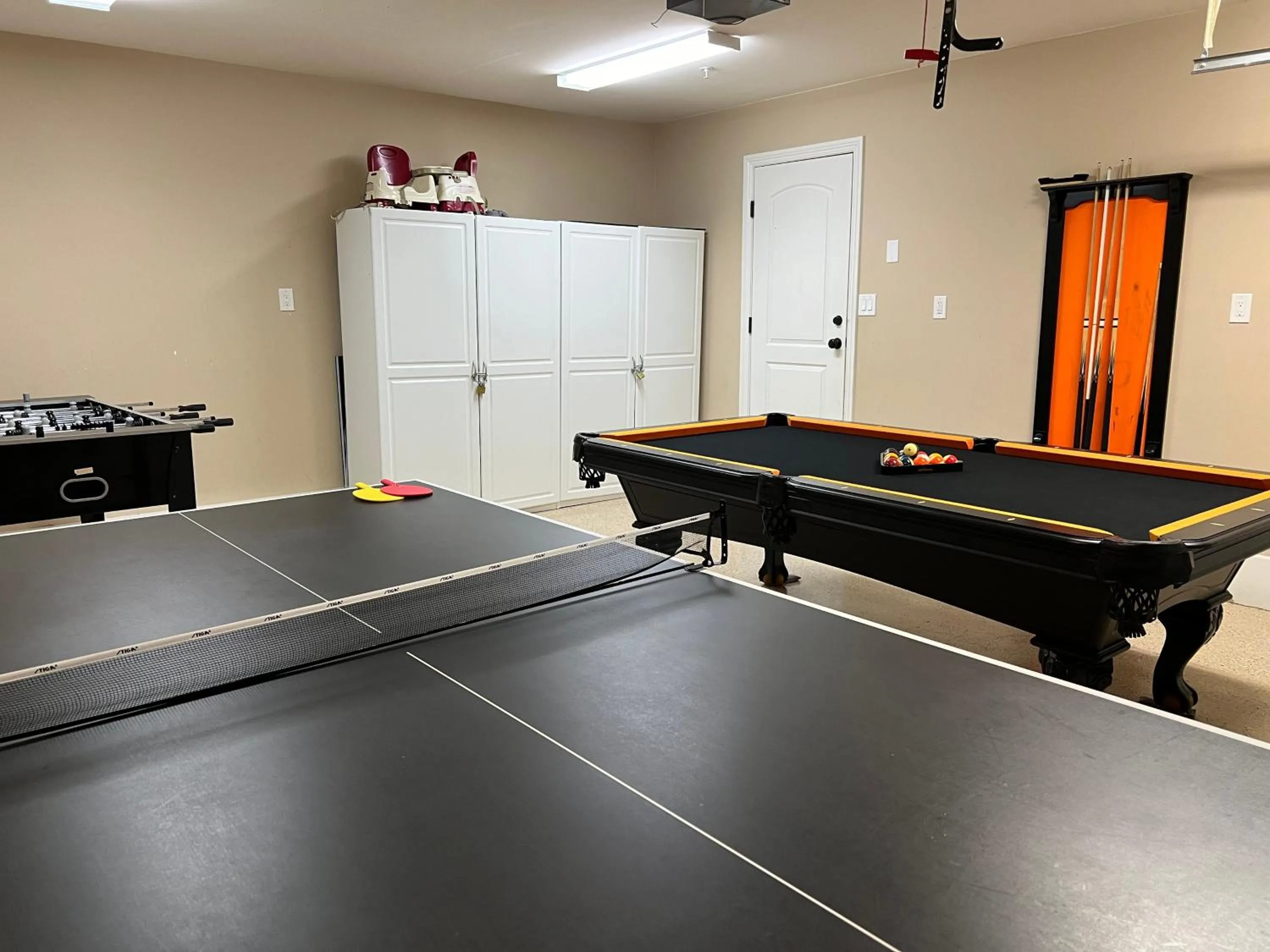Highly Upgraded, 5 Bed, 45 ba, New Pool w/Jacuzzi, 1/2 mile walk to Disney