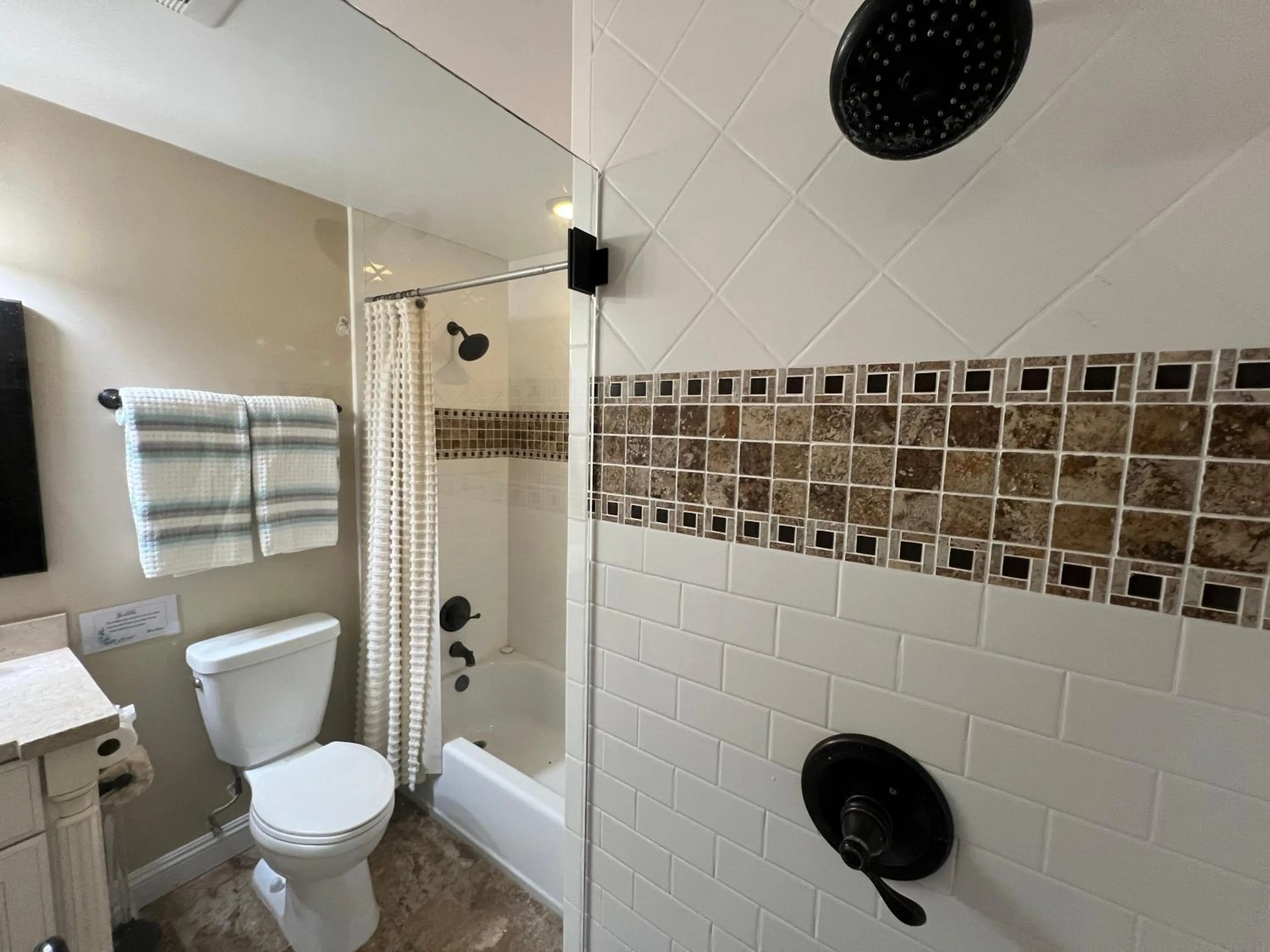 Highly Upgraded, 5 Bed, 45 ba, New Pool w/Jacuzzi, 1/2 mile walk to Disney
